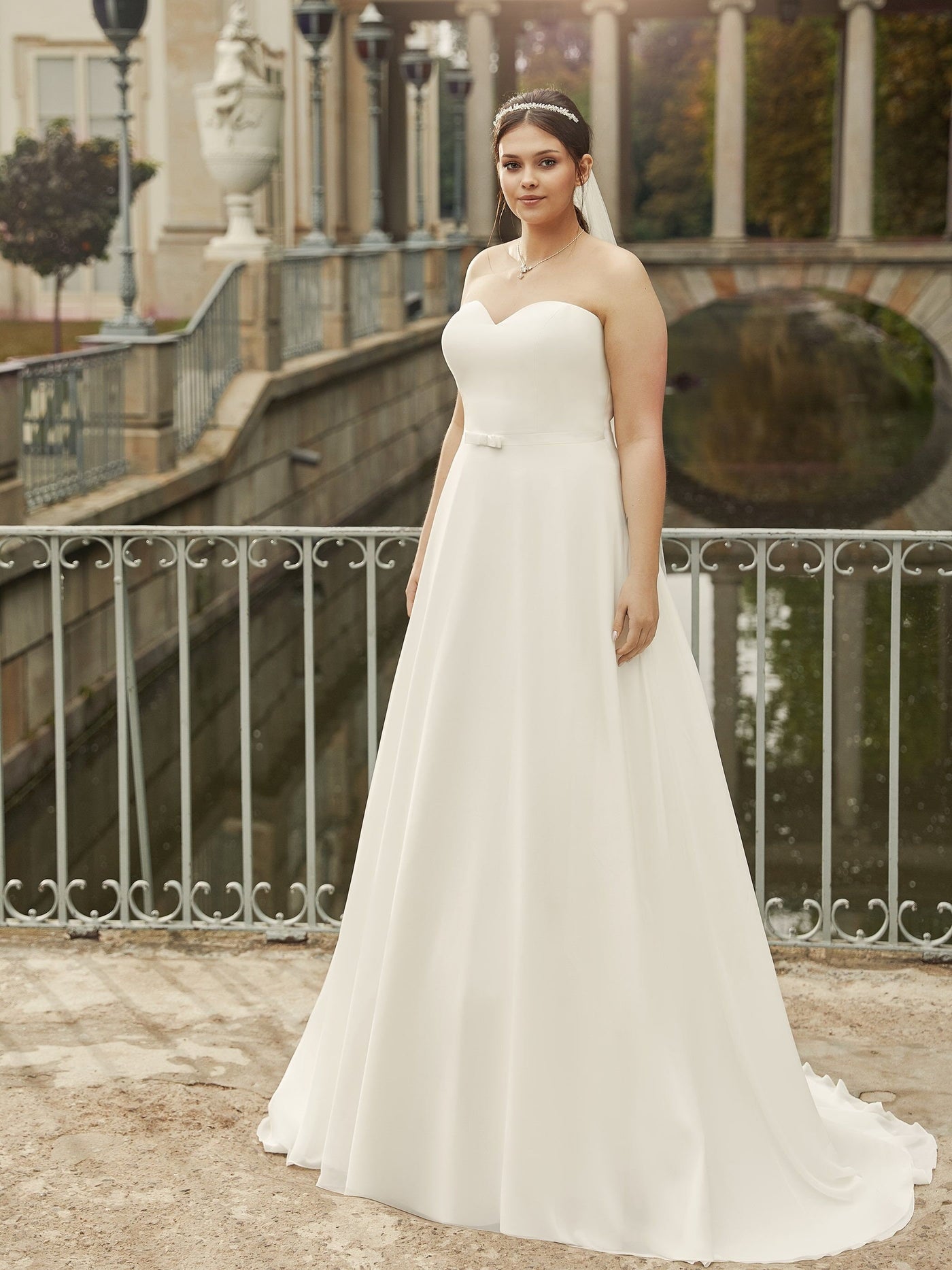 Strapless Open Back Sweetheart Wedding Dresses With Trumpet Sweep