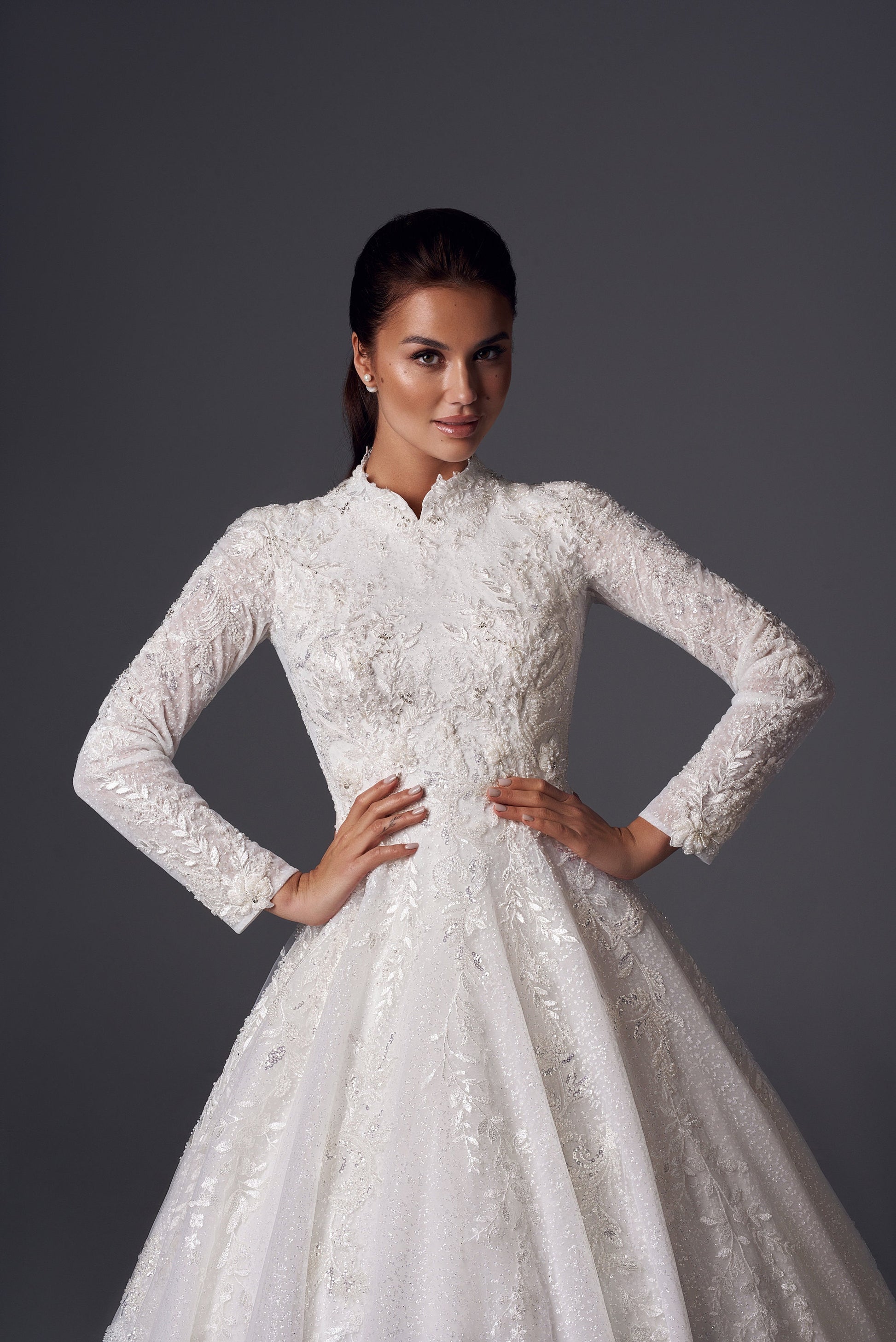 Luxury Modest High Neckline High Backline Collared Long Sleeve Ball Gown Wedding Dress Bridal Gown Sparkle