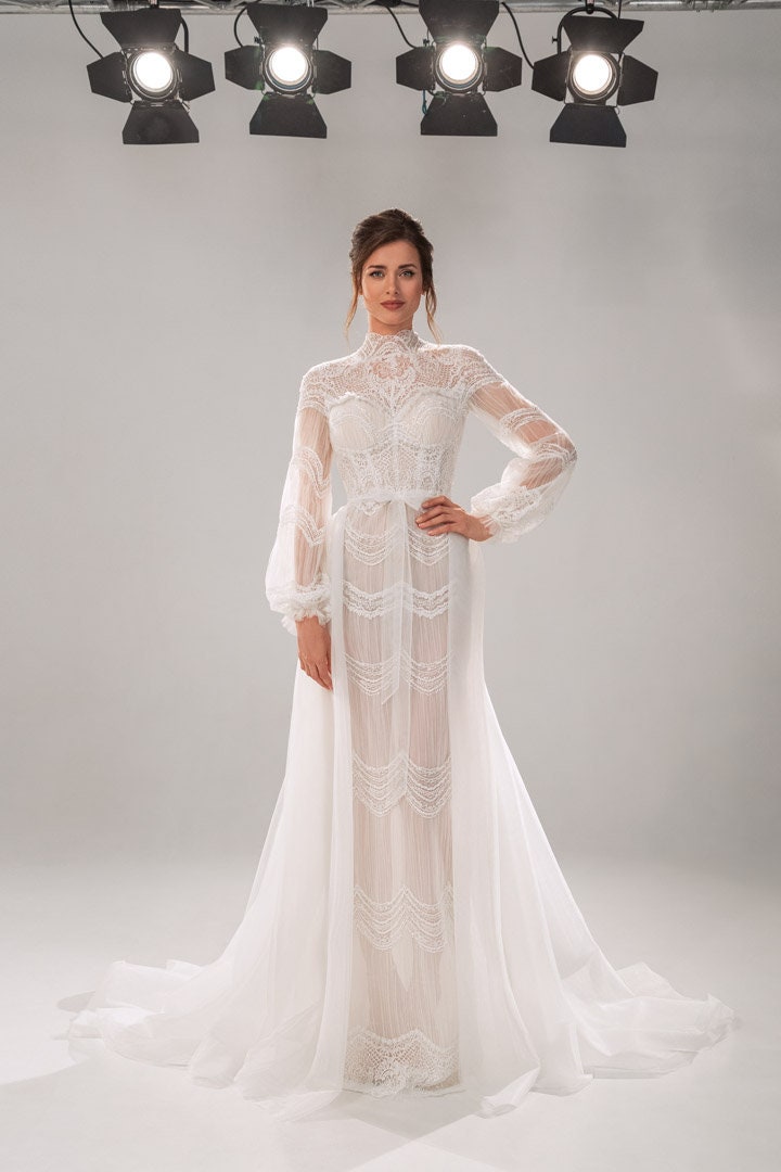 Beautiful Vintage Style All Over Lace Open Back Long Sleeve High Collar ALine Sheath Wedding Dress Bridal Gown Detachable Train