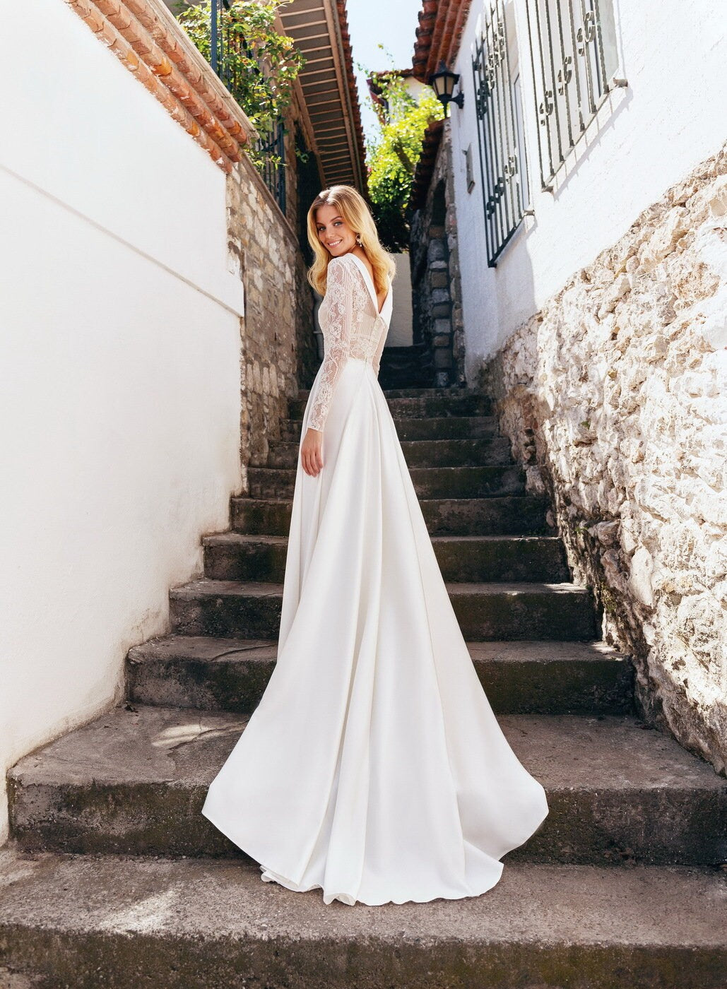 Vintage Style Aline Backwards Collar Long Sleeve Lace Wedding Dress Bridal Gown ALine Open Back Satin