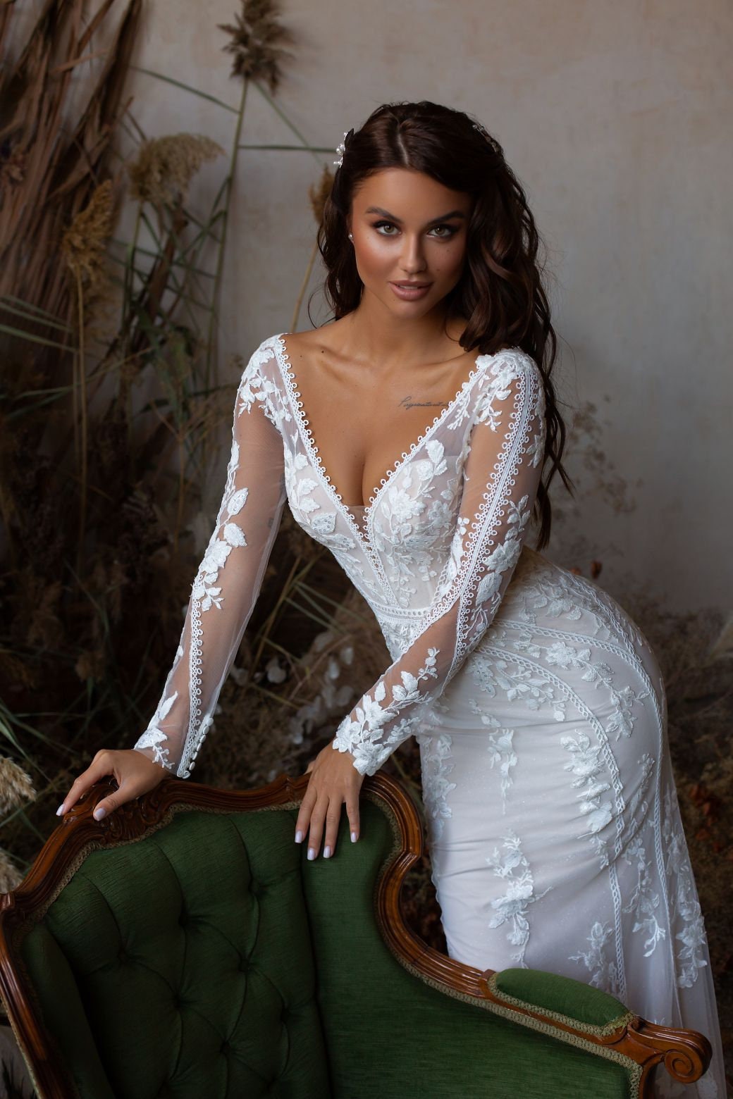 Boho Lace Long Sleeve Fitted V Neck Sheath Fit and Flare Wedding Dress Bridal Gown Contrasting Colors with Train