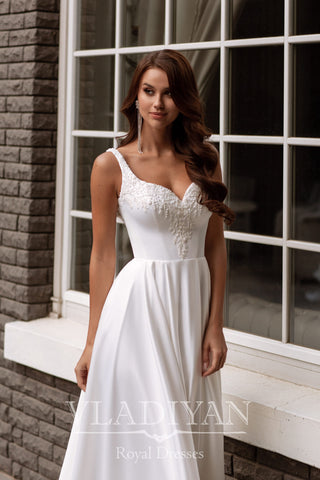 Classic Satin Luxury Wedding Dress Bridal Gown Long Sleeveless Sweetheart Neckline Open Back with Train Aline Minimalist Simple