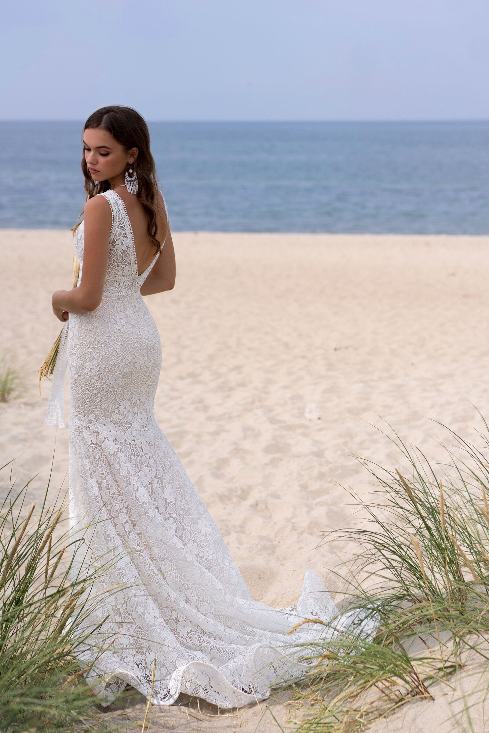 Beautiful All Over Lace Sleeveless Boho Fitted Fit and Flare Mermaid Open V Back Wedding Dress Bridal Gown