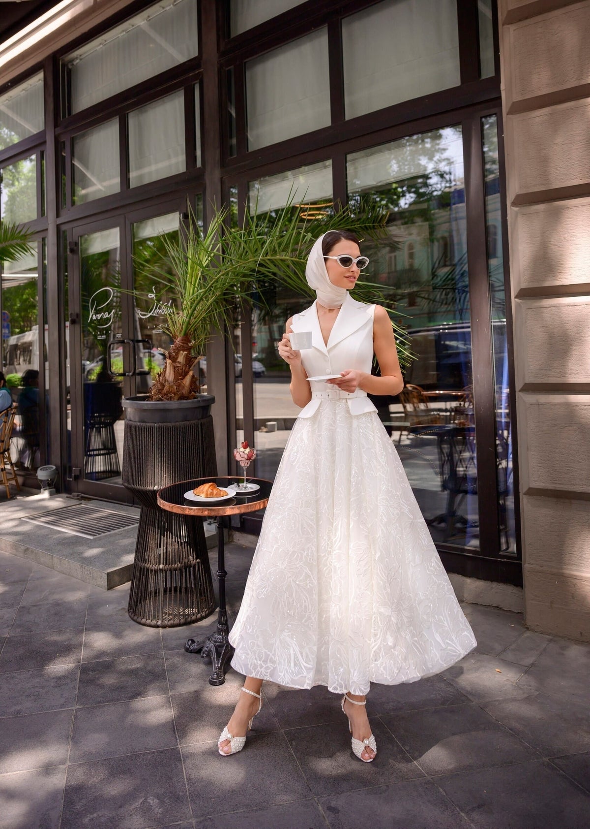Vintage Audrey Hepburn Style Tea Length Sleeveless A-Line Wedding Dress Bridal Gown Classic V Neckline Stretch Satin Lace