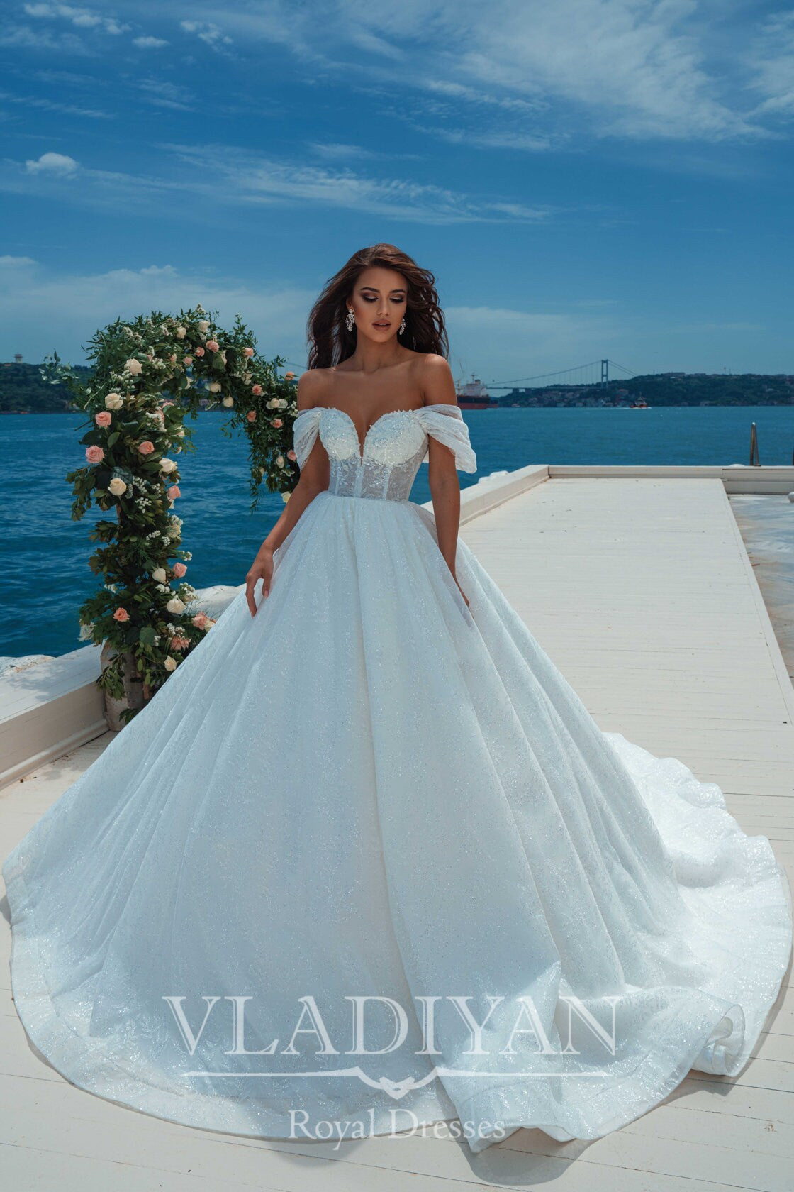 Luxury Princess Queen Off the Shoulder Busiter Corset Top Wedding Dress Bridal Gown Open Back Bare Shoulder Sparkle