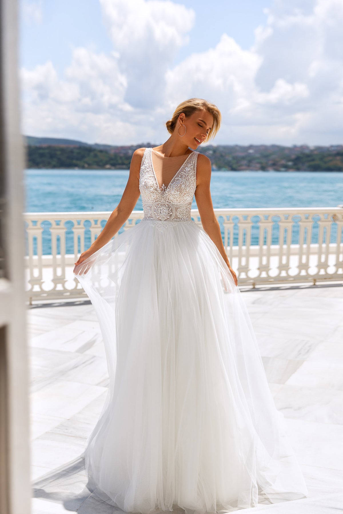 Beautiful ALine Sleeveless V Neck Illusion Back Beads Wedding Dress Bridal Gown Lace Tulle