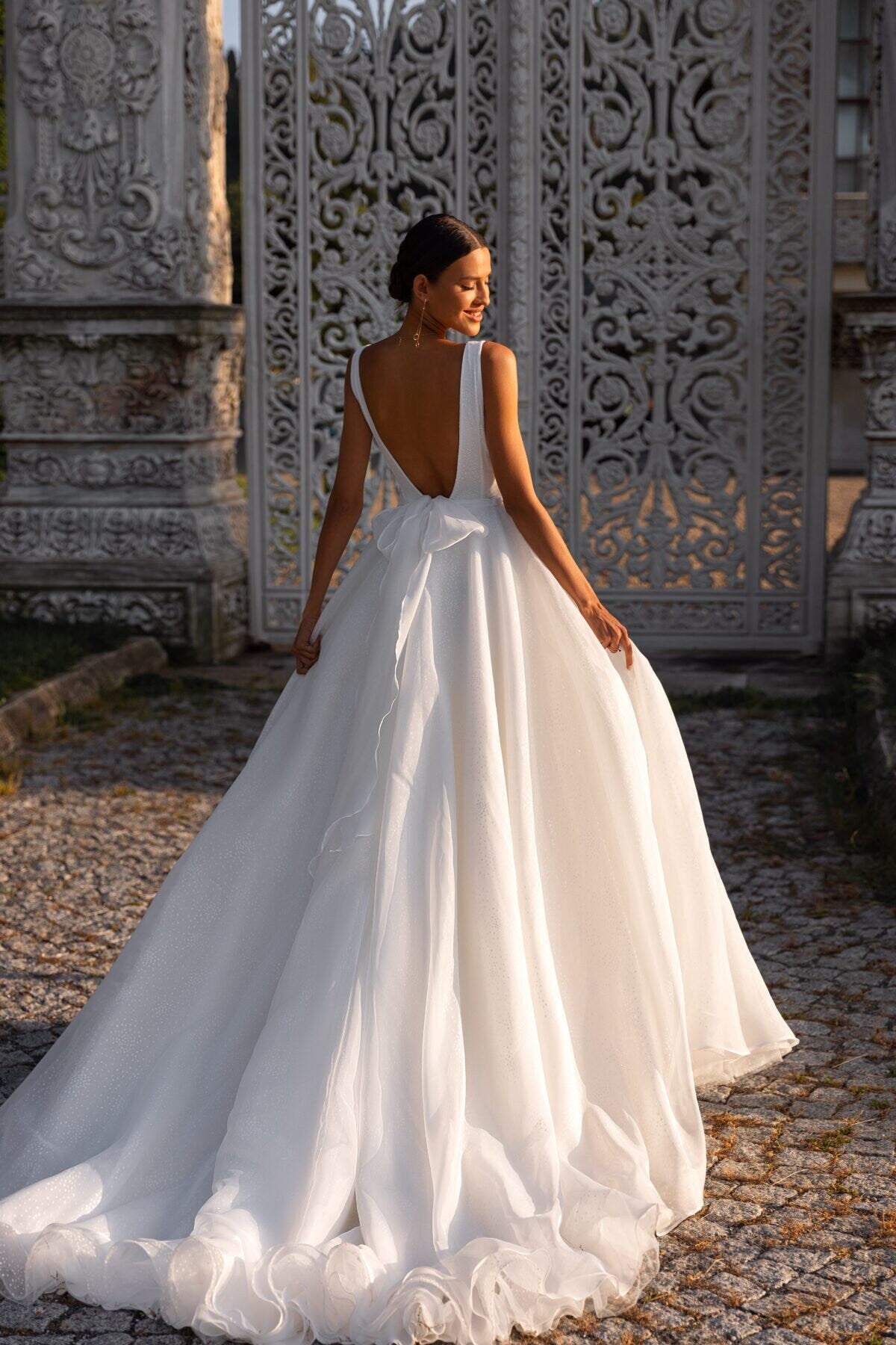 Beautiful ALine Sleeveless V Neck Open Back Minimalist Sparkle Wedding Dress Bridal Gown Organza