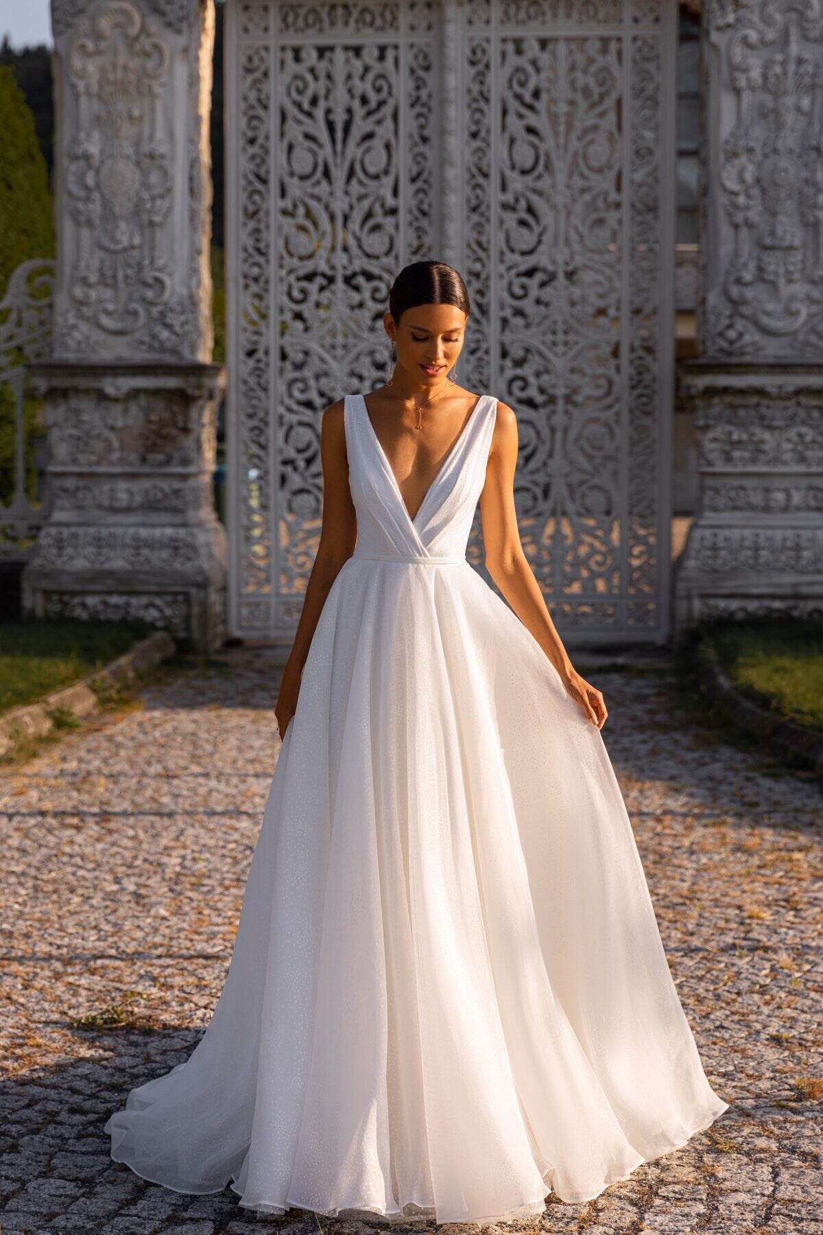 Beautiful ALine Sleeveless V Neck Open Back Minimalist Sparkle Wedding Dress Bridal Gown Organza