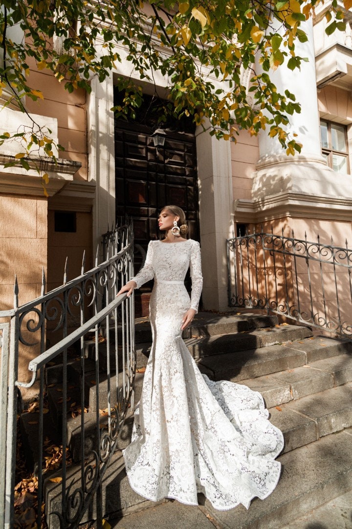 Stunning Luxury Modest High Neckline Long Lace Sleeves All Over Lace Mermaid Fitted Fit and Flare Boat Neckline Wedding Dress Bridal Gown