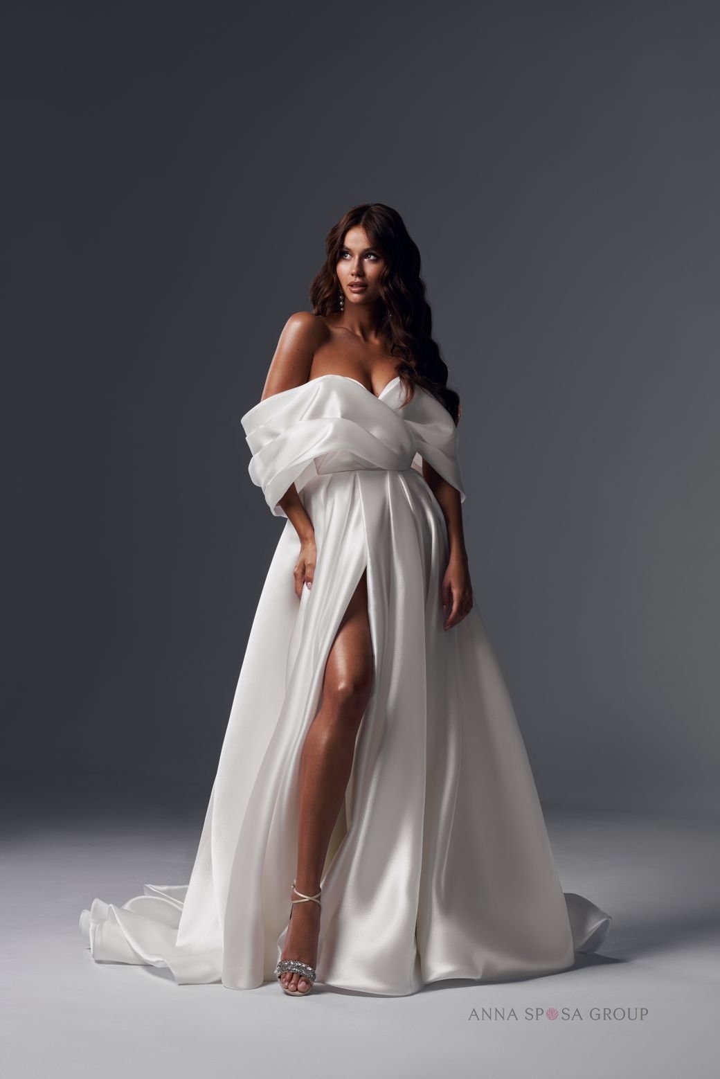 Luxury Beautiful Off the Shoulder Mikado Organza Lush Wedding Dress Bridal Gown with Side High Leg Slit and Train Minimalist Sexy Design