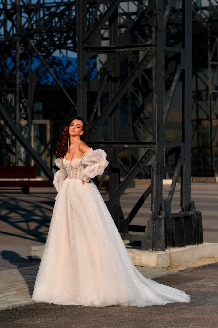 Romantic Victorian Style Sleeves Off The Shoulder Long Sleeve Corset Wedding Dress Bridal Gown Aline Puffy Design Sparkle Dress Long Train