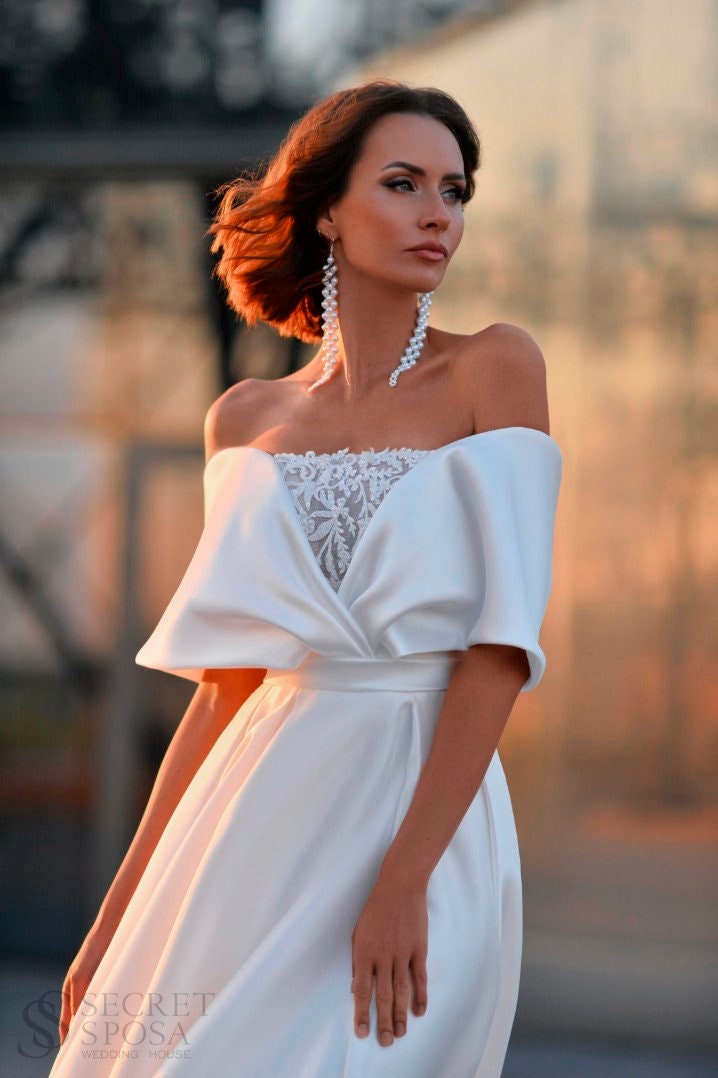 Elegant Satin Wedding Dress Bridal Gown Off The Shoulder Bare Shoulder Lace Incert Aline Open Back Corset Lace Up Short Train Modern Simple