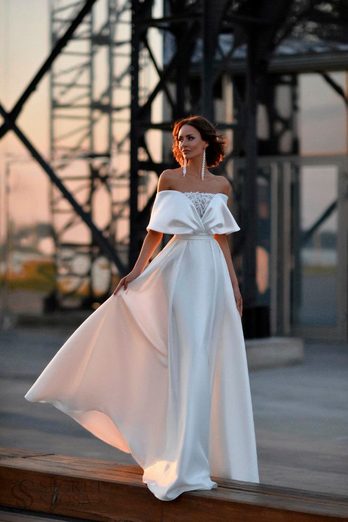 Elegant Satin Wedding Dress Bridal Gown Off The Shoulder Bare Shoulder Lace Incert Aline Open Back Corset Lace Up Short Train Modern Simple