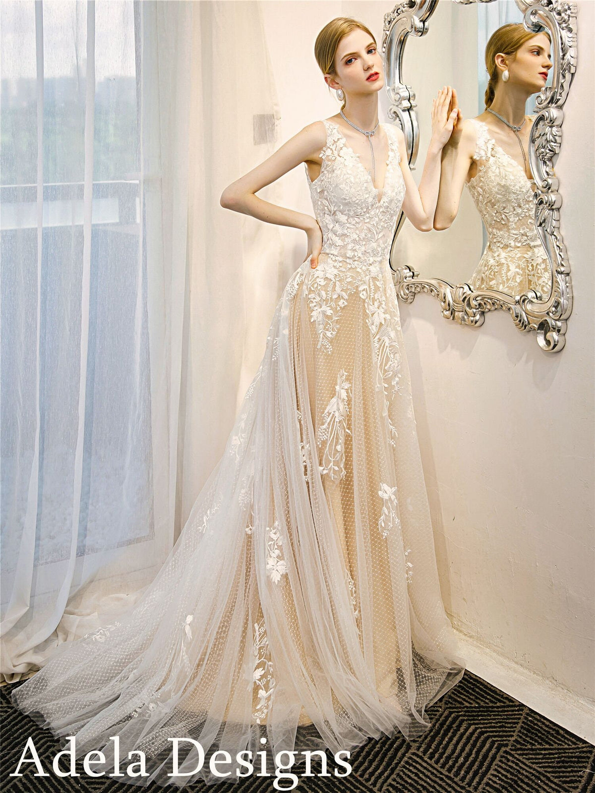 A-Line Boho Floral Lace Wedding Dress Bridal Gown V Neckline Sleeveless Floral Lace Polka Dot Tulle Short Train Classic Design