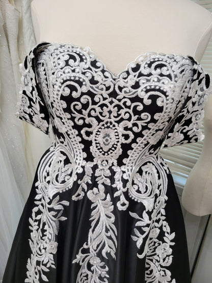 Unique Gothic Black Satin and White Lace Sweetheart Neckline Off The Shoulder with Train Wedding Dress Bridal Gown Lace Up Corset Back