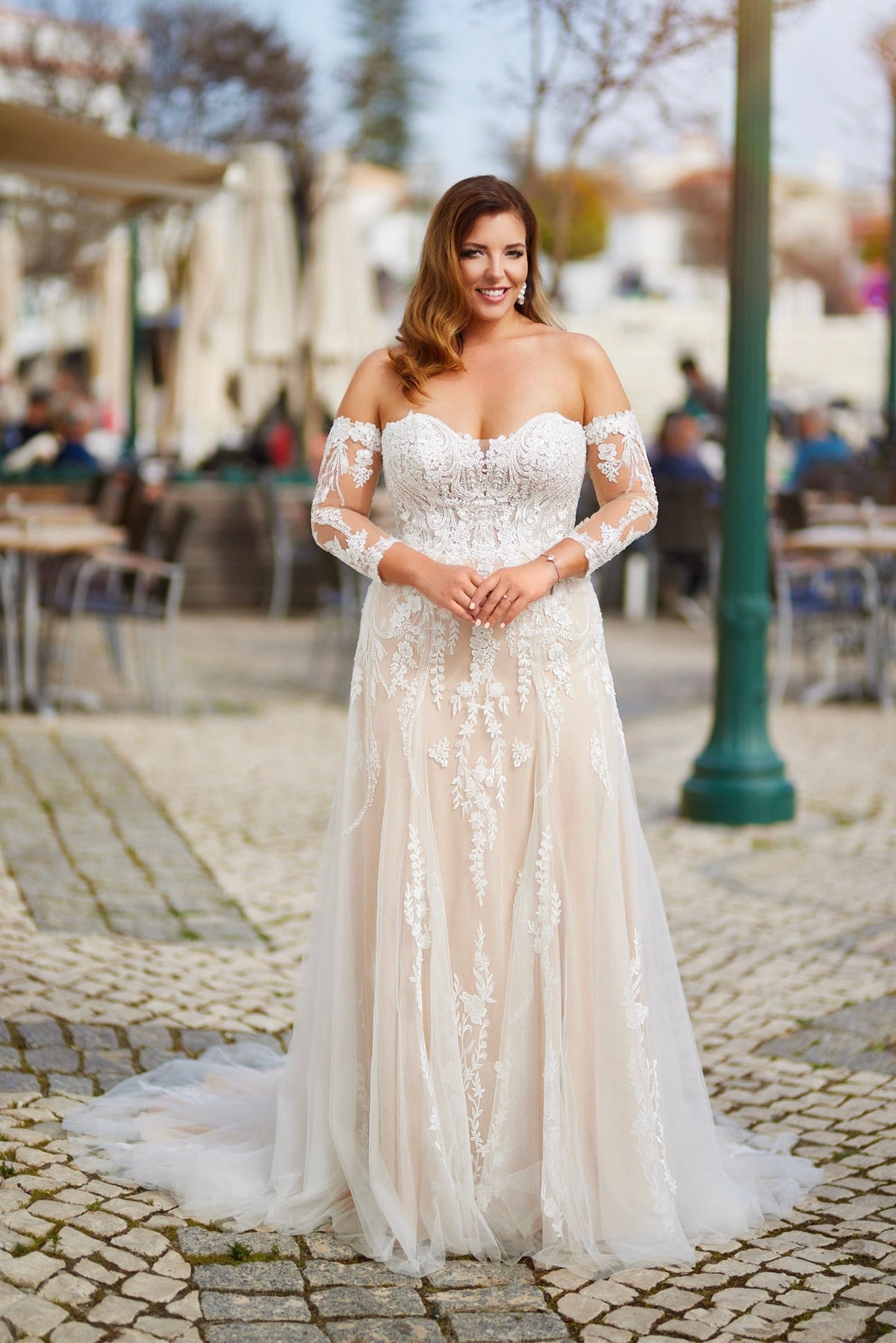 Beautiful Boho Fit and Flare Detachable Illusion Lace Sleeves Sweetheart Neckline Wedding Dress Bridal Gown Open Back Train Strapless