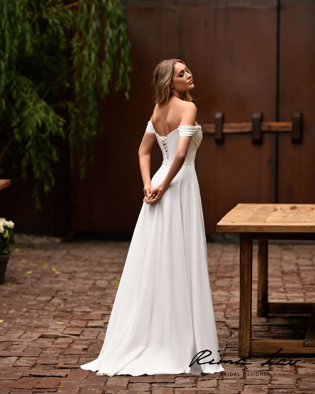 Beautiful Minimalist Off The Shoulder Sweetheart Neckline Cowl Wedding Dress Bridal Gowns Plus Size Short Train Unique Simple Classic Design