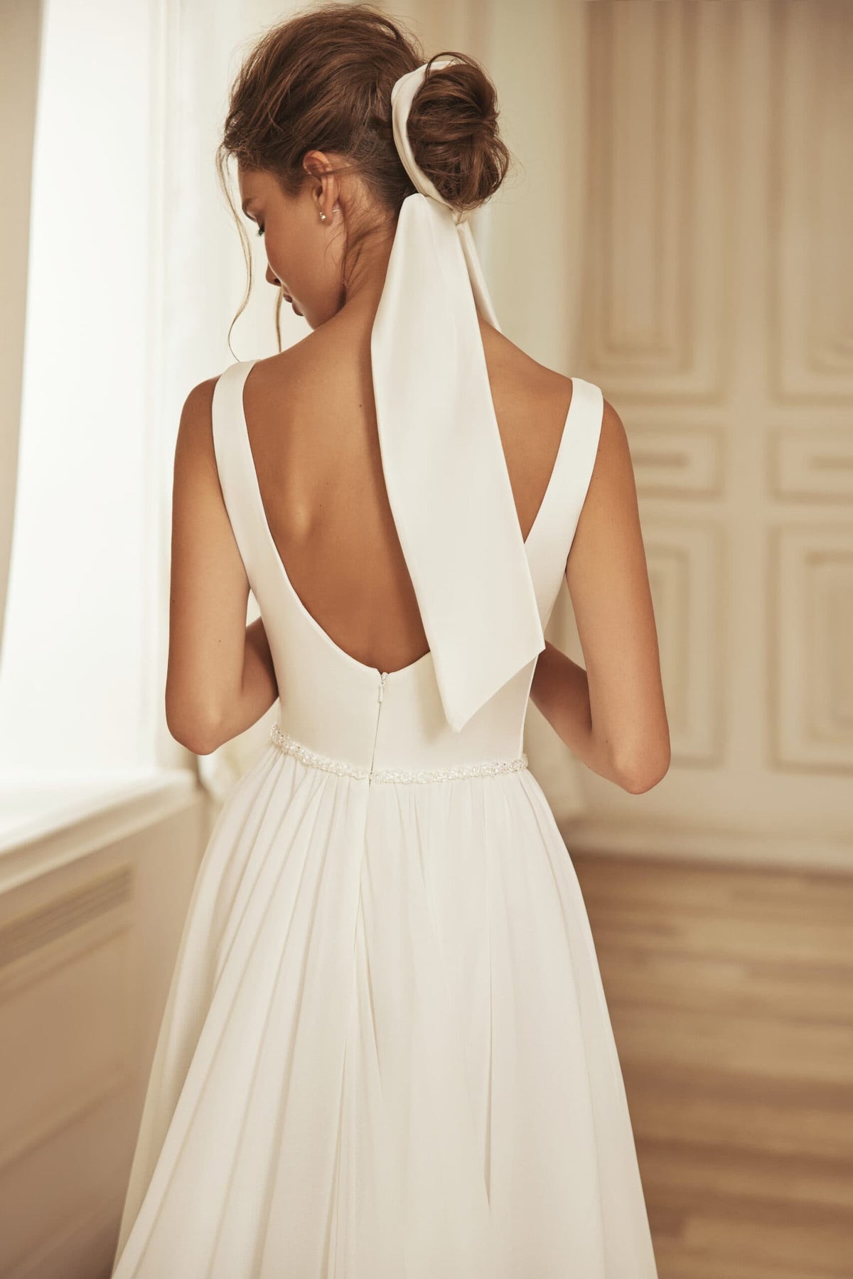Minimalist Sleeveless Square Neckline Aline Wedding Dress Bridal Gown Train Ivory Gown Classic Design Vintage Style Straps Open V Back