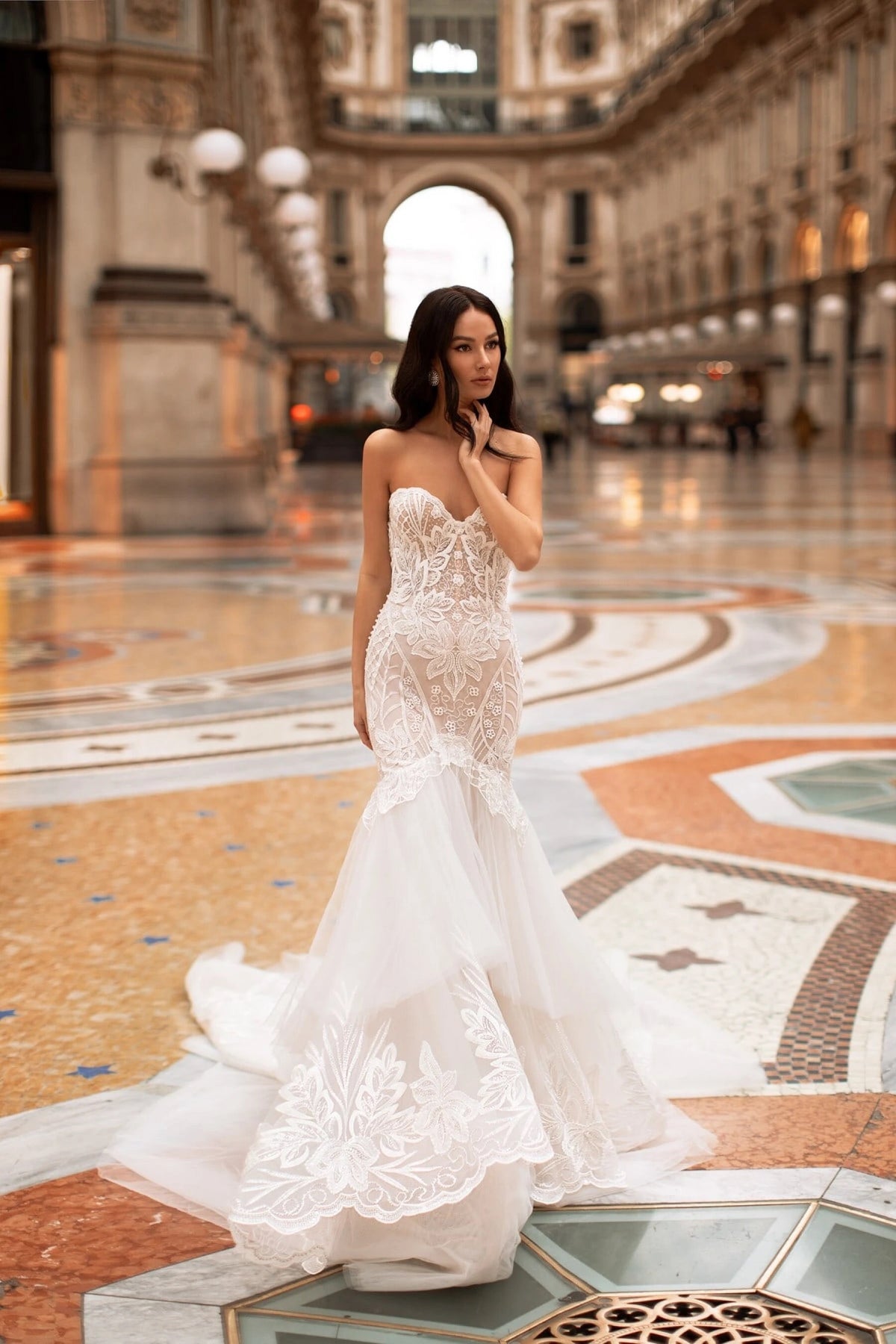 Stunning Floral Embrodery Lace Fitted Sleeveless Strapless Sweetheart neckline Mermaid Wedding Dress Bridal Gown Sexy Design with Train