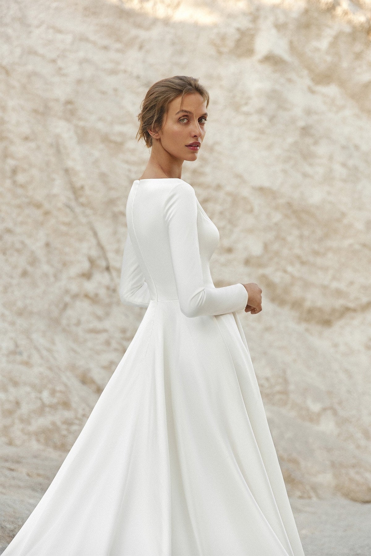 Simple Classic Modest Boatneck Long Fitted Sleeve High Neckline Closed Back Wedding Dress Bridal Gown LDS Long Train Zipper Back Minimalist
