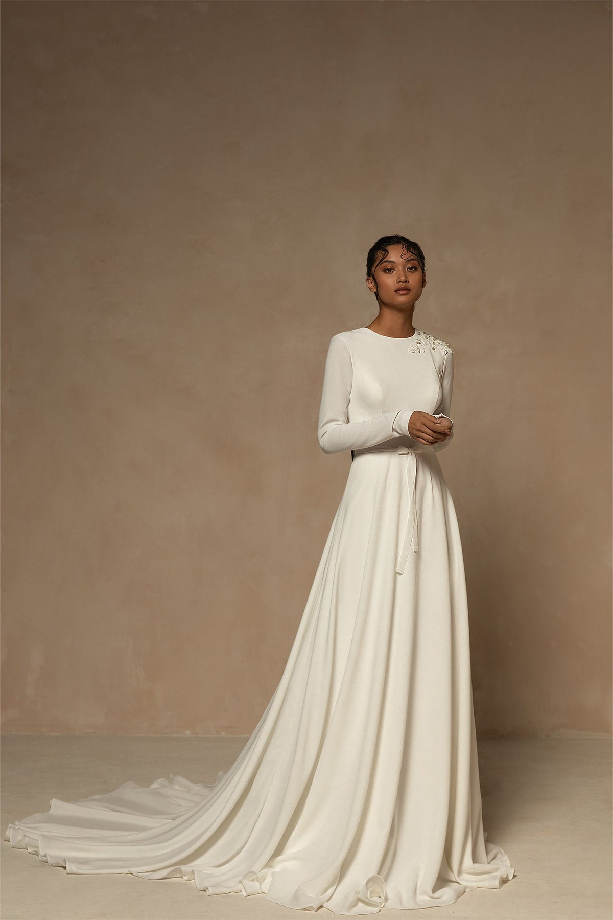 Simple Unique Modest Scoop Neck Long Fitted Sleeve High Neckline Closed Back Wedding Dress Bridal Gown LDS Long Train Zipper Back Minimalist