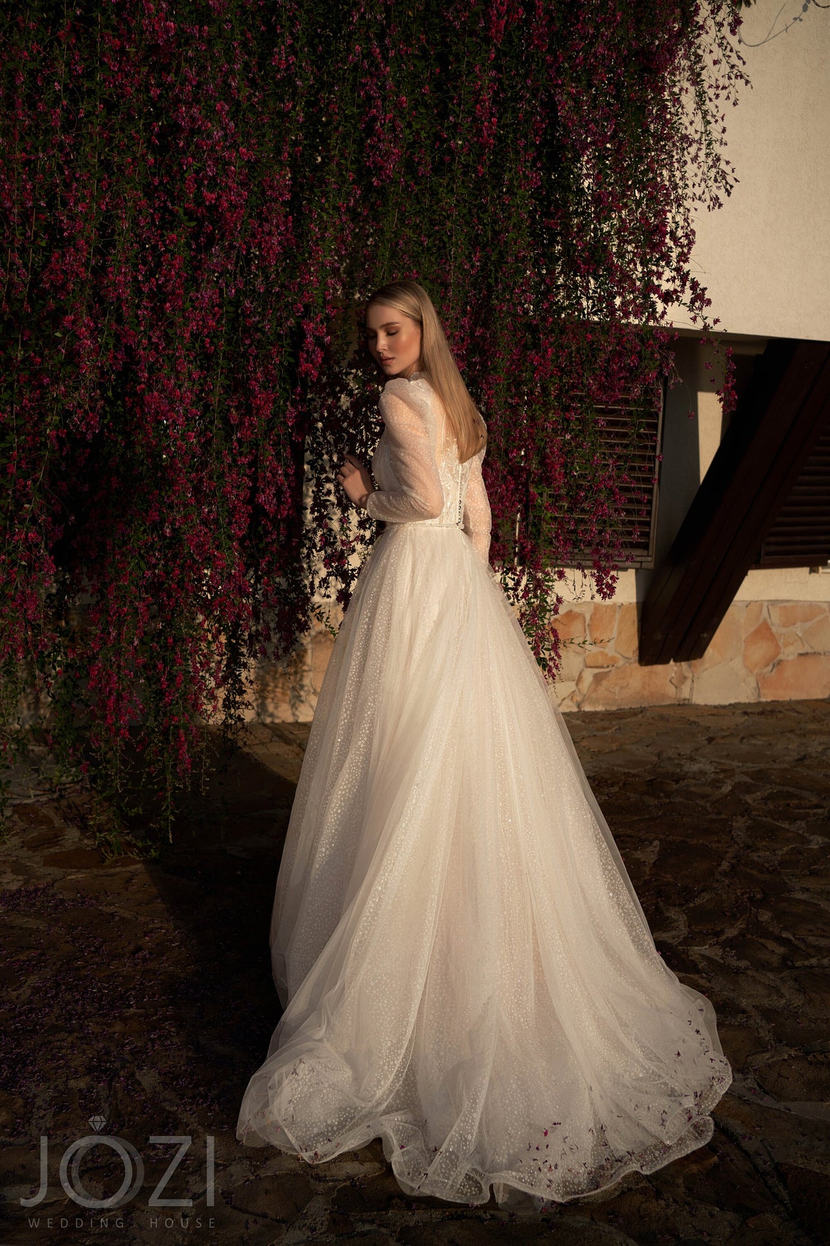 Beautiful Sparkle Unique Design High Collar Neckline Illusion Sweetheart Long Bracelet Sleeve Aline Wedding Dress Bridal Gown Lace Top