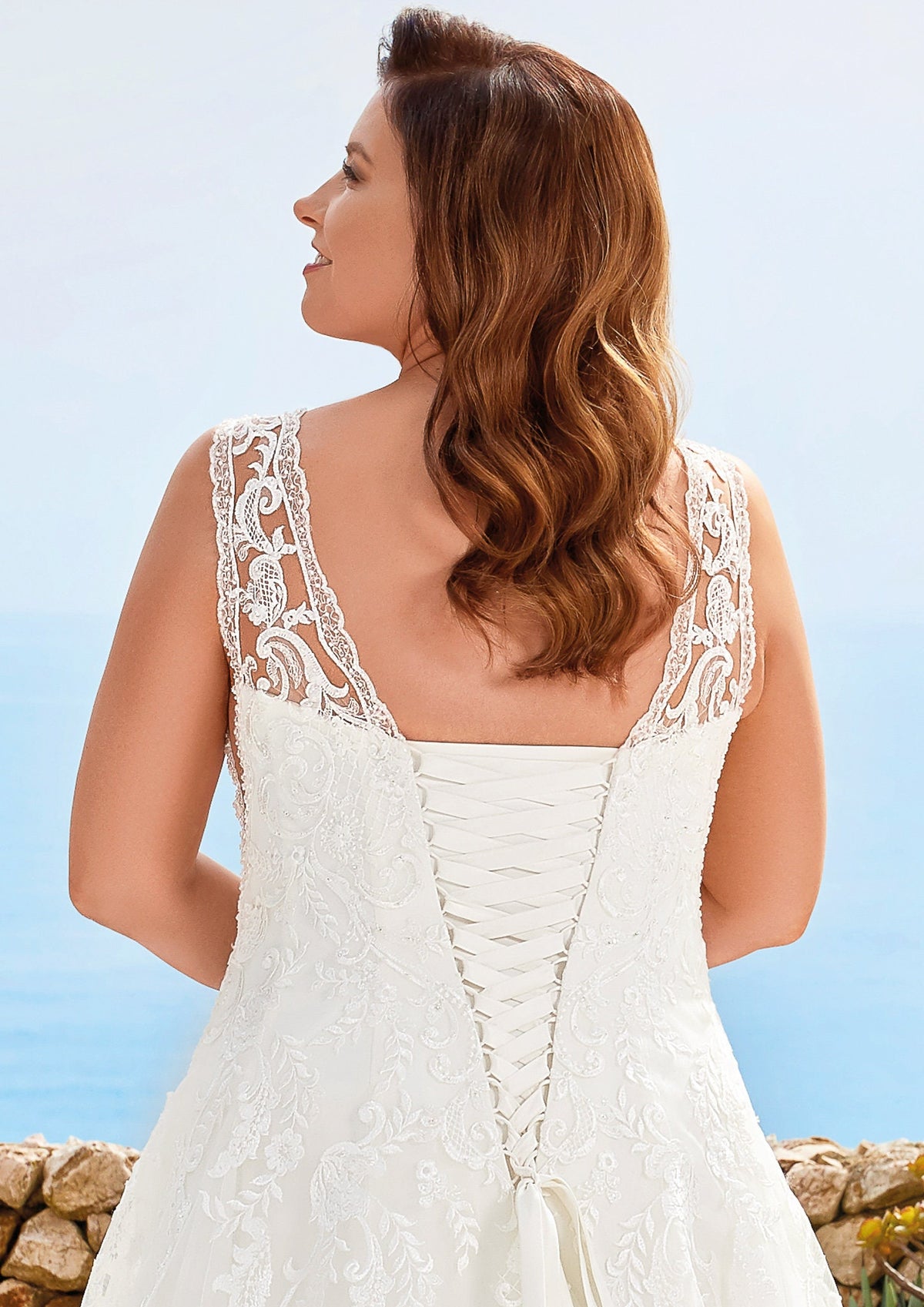 Gorgeous Lace Bodice Sleeveless Sweetheart V Neckline Aline Wedding Dress Bridal Gown Off White Ivory Thick Straps Open Back Lace Up Corset
