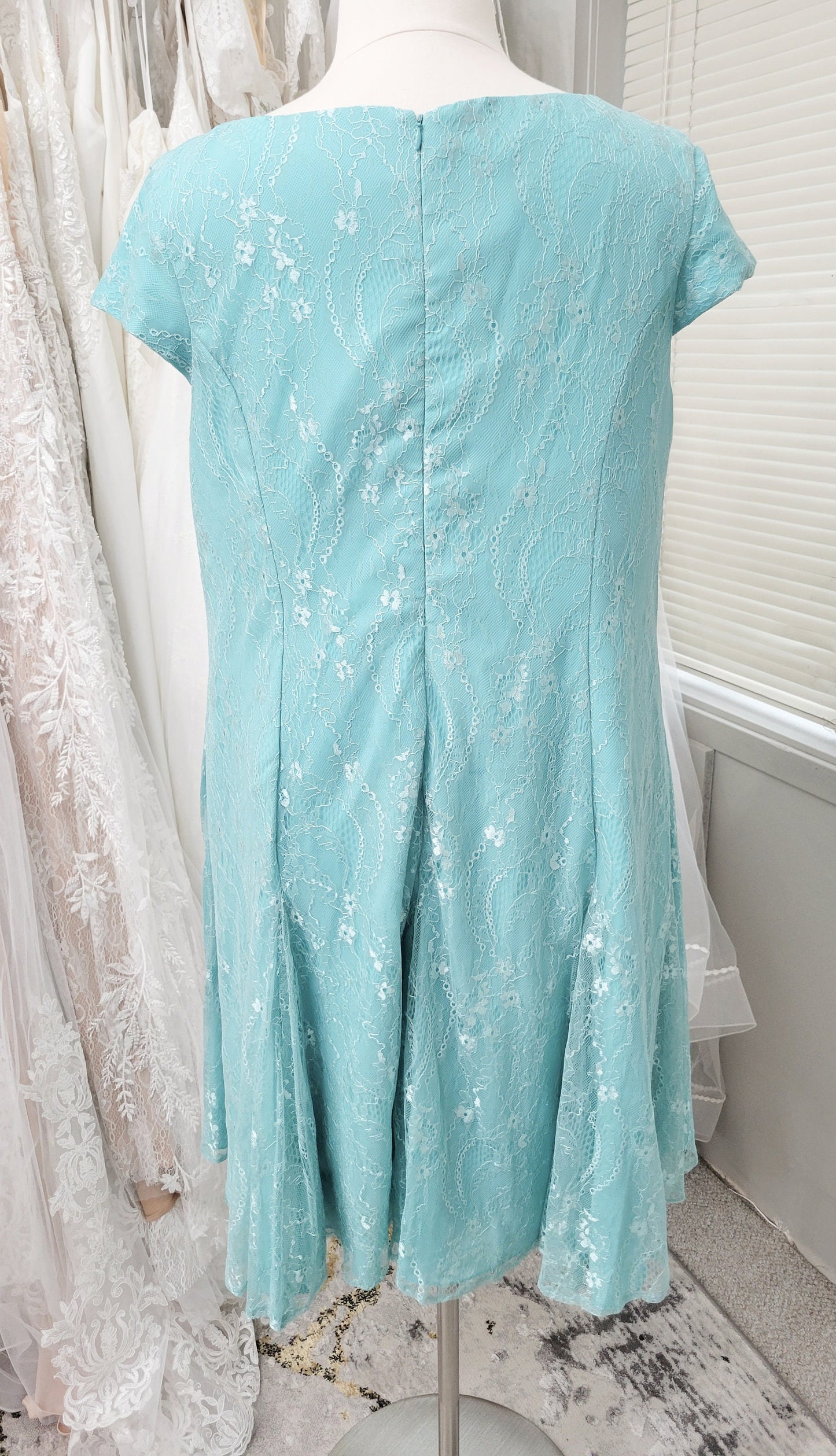 Modest V Neck Closed Back High Neckline Short Sleeve Knee Length Mother of the Bride Formal Dress Wedding Guest Gown Size 24 Mint Green