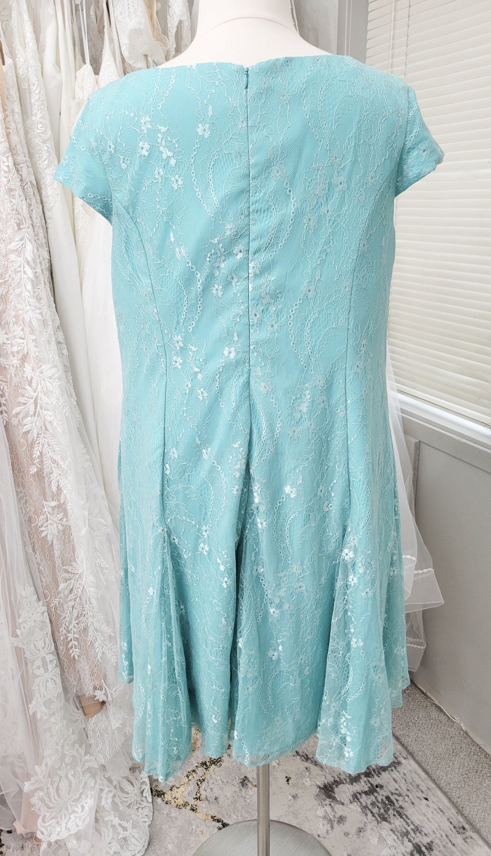 Modest V Neck Closed Back High Neckline Short Sleeve Knee Length Mother of the Bride Formal Dress Wedding Guest Gown Size 24 Mint Green