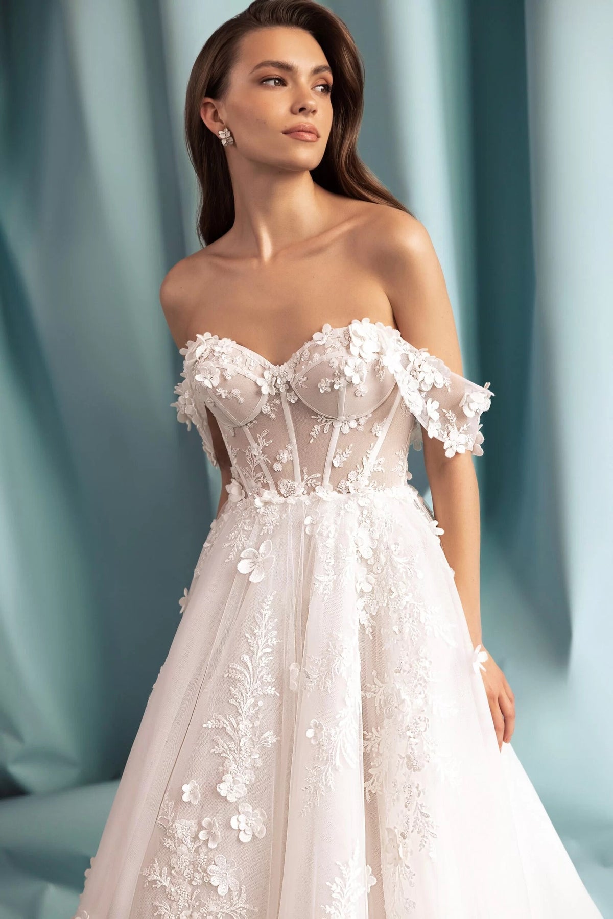 Luxury Aline Wedding Dress Floral Off The Shoulder Straps Open Back Sweetheart Neckline Bridal Gown 3D Flowers with Train Corset Back