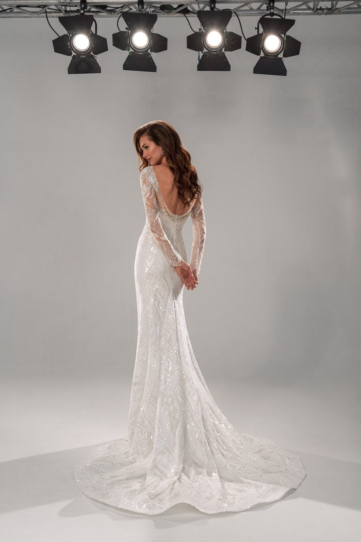 Unique Design Geometric Lace Silver Sparkle Sheath Wedding Dress Bridal Gown Long Sleeve Low Open Back Train Illusion Sparkle Stretch Satin
