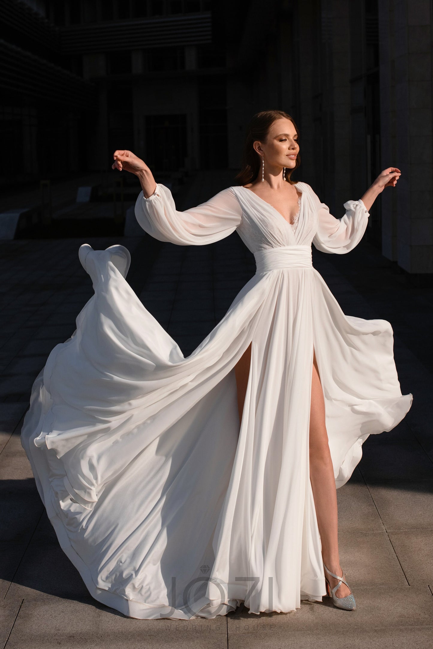 Simple Wedding Dress in Milky Chiffon Long Sleeves V-shaped Neckline Open Back Bridal Gown two Side Slits at the Front Light Weight Beach