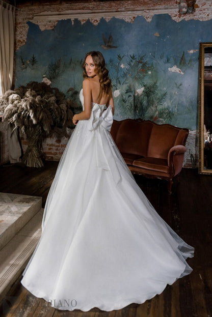 Unique Wedding Dress Sleeveless Strapless Sweetheart Neckline Backless Design Big Bow Princess Lace Style Bridal Gown Train Brocade Fabric