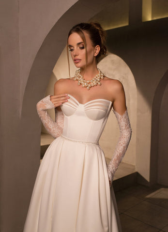 Miminalist Sleeveless Strapless Wedding Dress Sweetheart Neckline Aline Bridal Gown Detachable Lace Sleeves Corset Lace Up with Train Unique