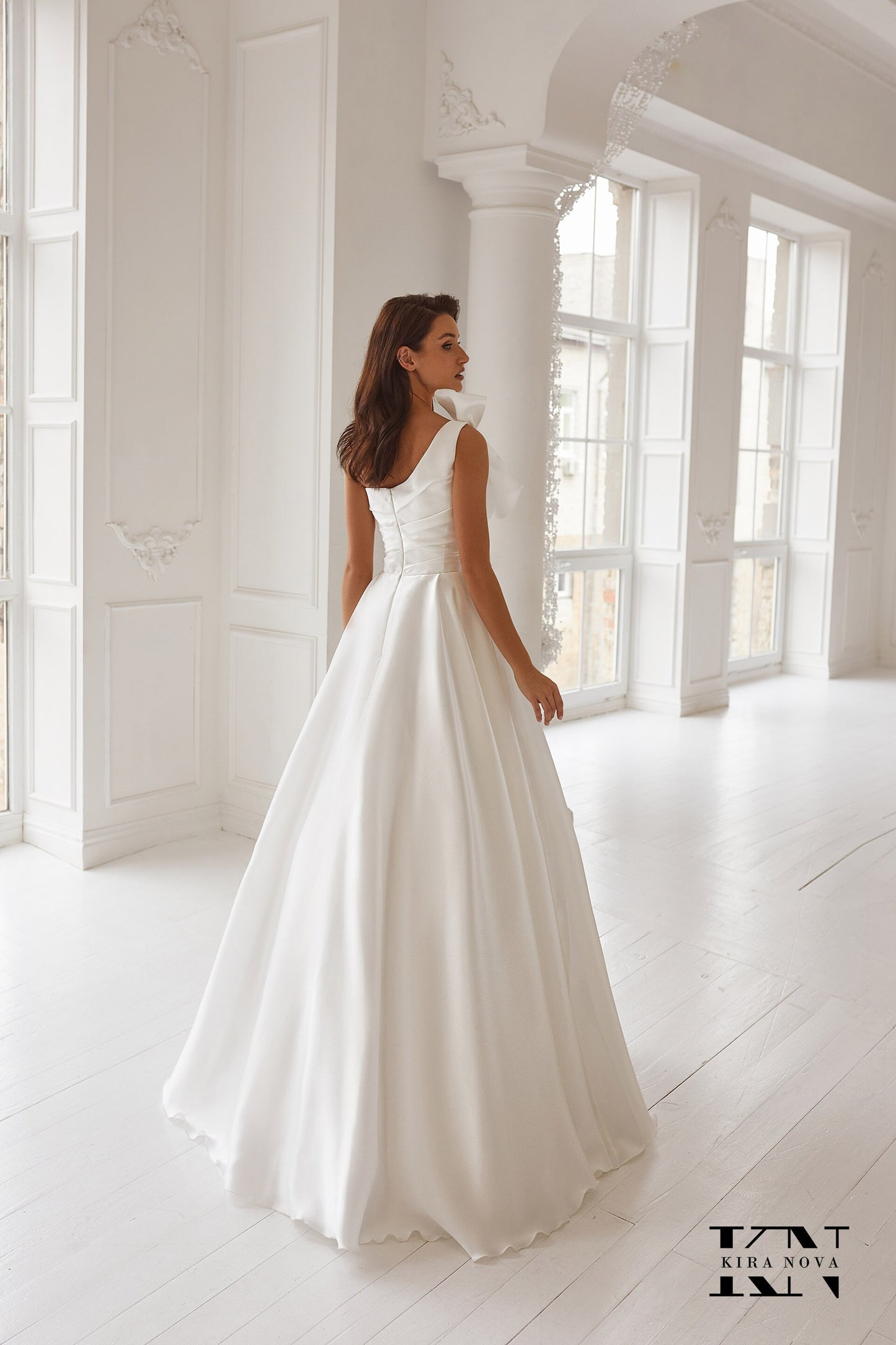 Classic Minimalist One Shoulder Wedding Dress Off White Bridal Gown Full Aline Sleeveless Floor Length Zipper Back Dress