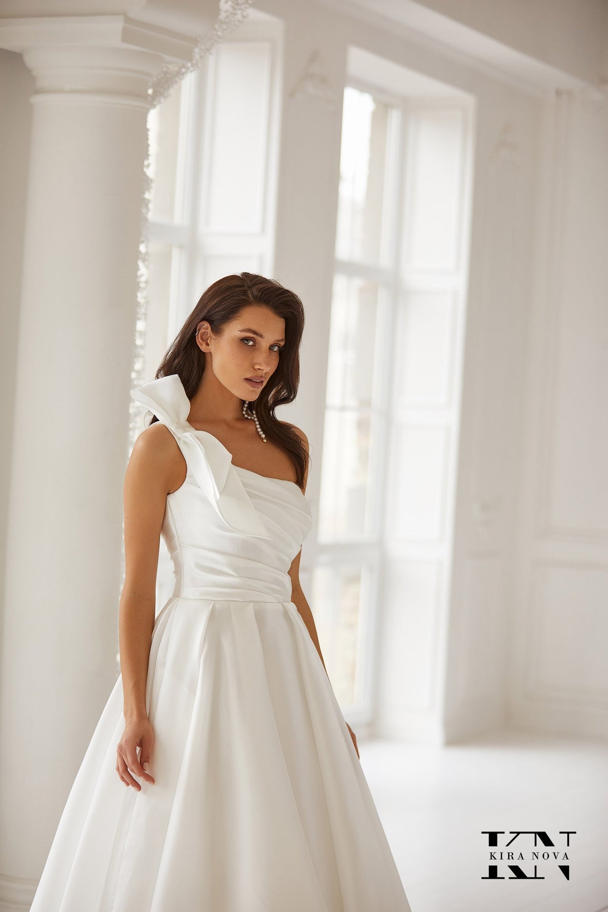 Classic Minimalist One Shoulder Wedding Dress Off White Bridal Gown Full Aline Sleeveless Floor Length Zipper Back Dress