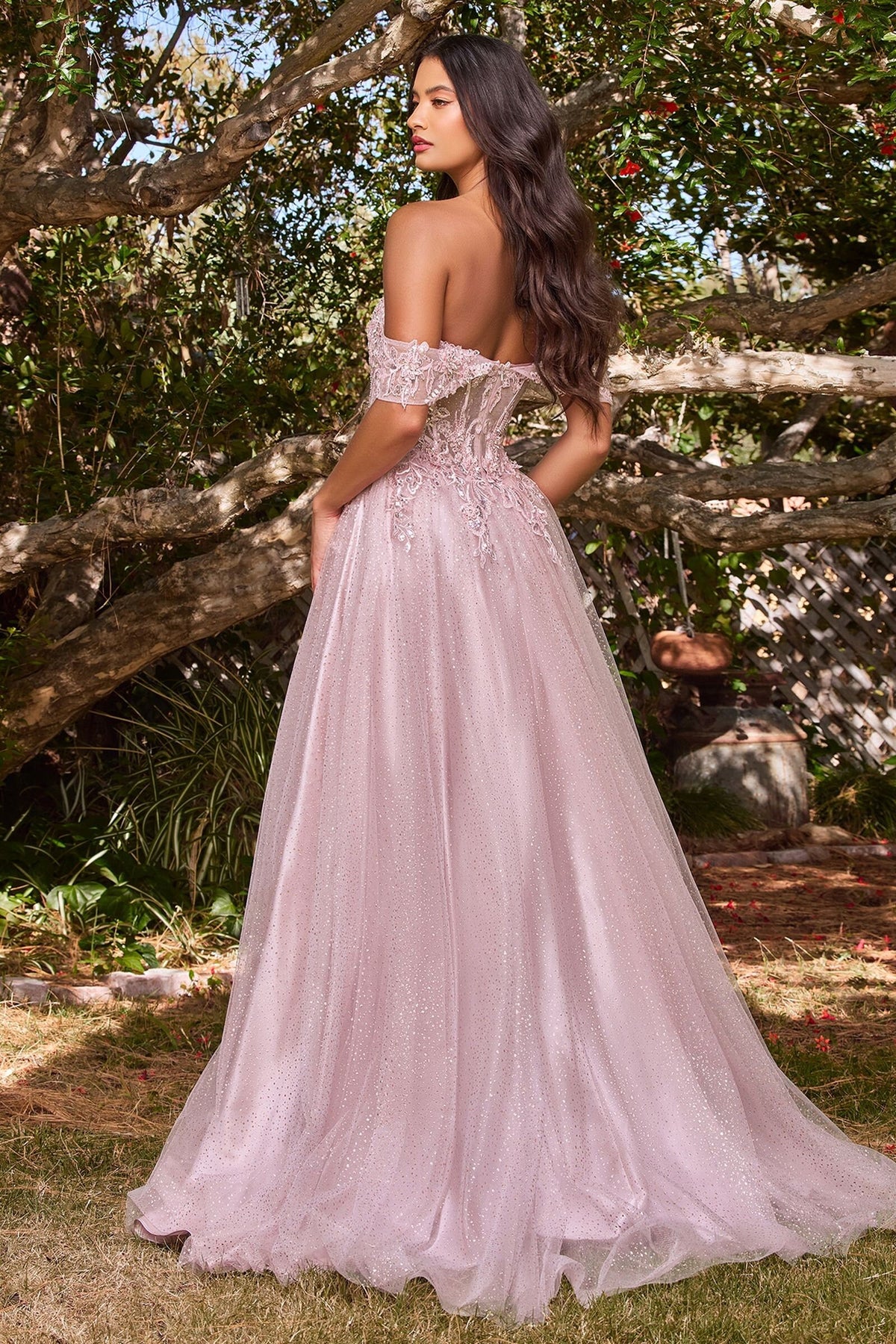 Classic Sweetheart Neckline Off the Shoulder Bustier Wedding Dress Lace Corset Formal Gown Bridal Style Sparkle Skirt Romantic Design Aline
