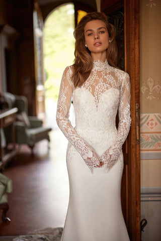 Modern Fit and Flare Wedding Dress Detachable Long Lace Sleeves Sleeveless Sweetheart Neckline Open Back Bridal Gown Lace Train Detachable