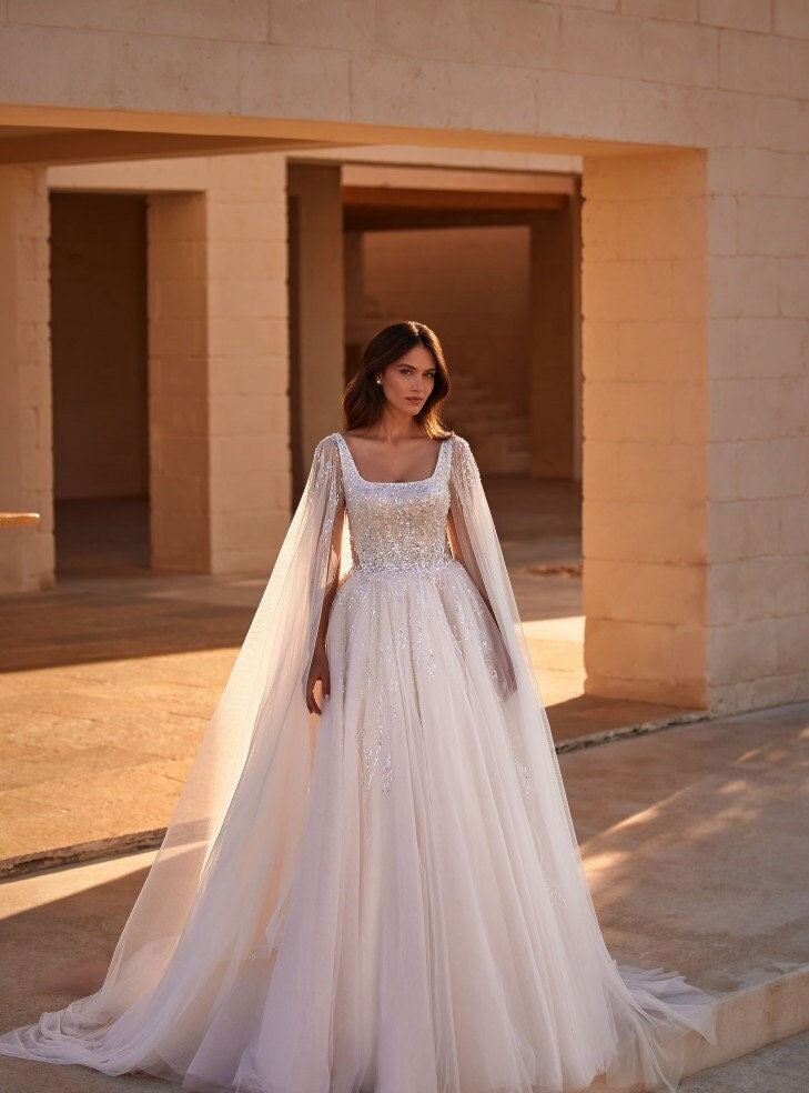 Beautiful Princess Sparkle Square Neckline Wedding Dress Sleeveless Style U Shape Open Back Detachable Cape Aline Silhouette Bridal Gown