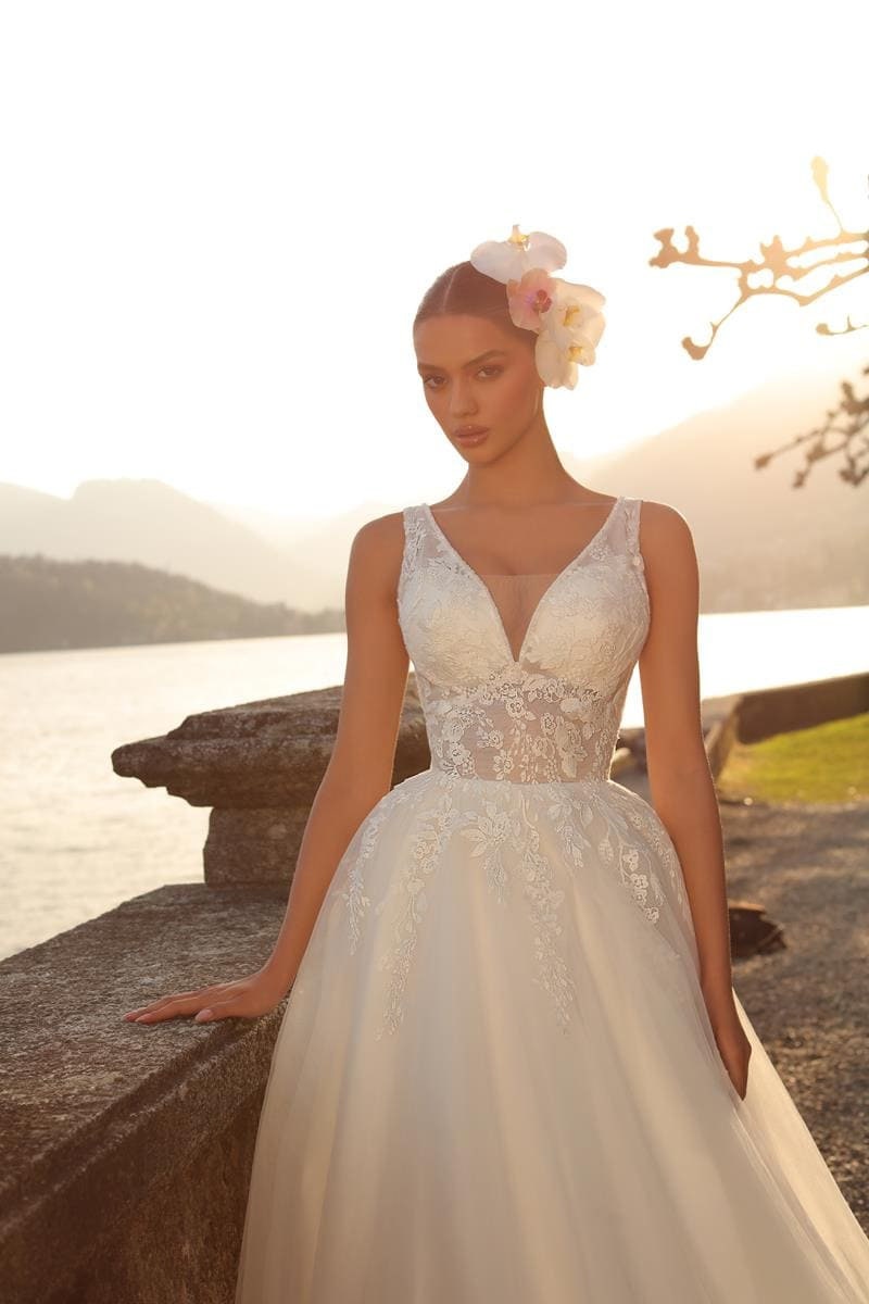 Unique Sleeveless Detachable Flutter Sleeves V Neckline Aline Wedding Dress Bridal Gown Train Ivory Gown Classic Design Open V Back