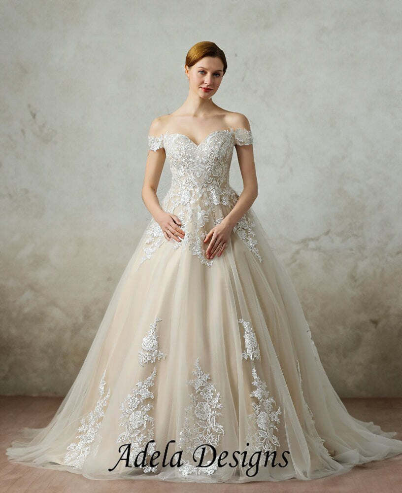 Classic Aline Off The Shoulder Open Back Bare Shoulders Lace Sweetheart Neckline Wedding Dress Bridal Gown with Train