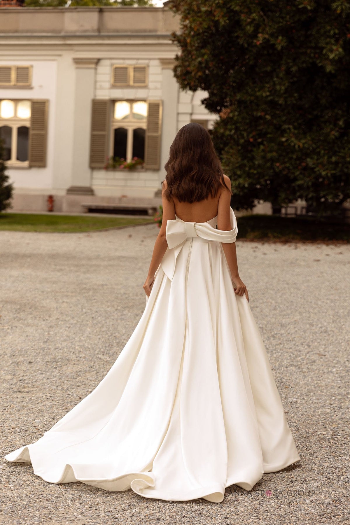 Classic ALine Minimalist Satin Off The Shoulder Sleeveless Wedding Dress Bridal Gown Sweetheart Neckline Side Slit Open Back Long Train Bow