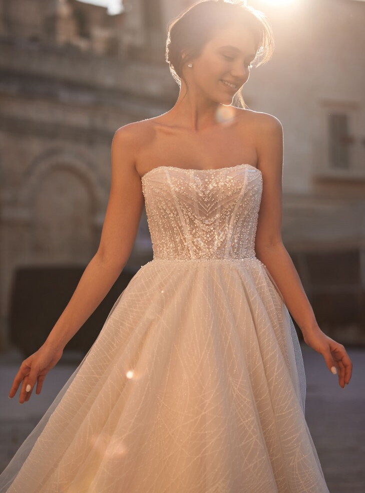 Beautiful Sparkle Sequin Bustier Slight Sweetheart Neckline ALine Wedding Dress Bridal Gown Dangling Beads Sleeveless Detachable Collar