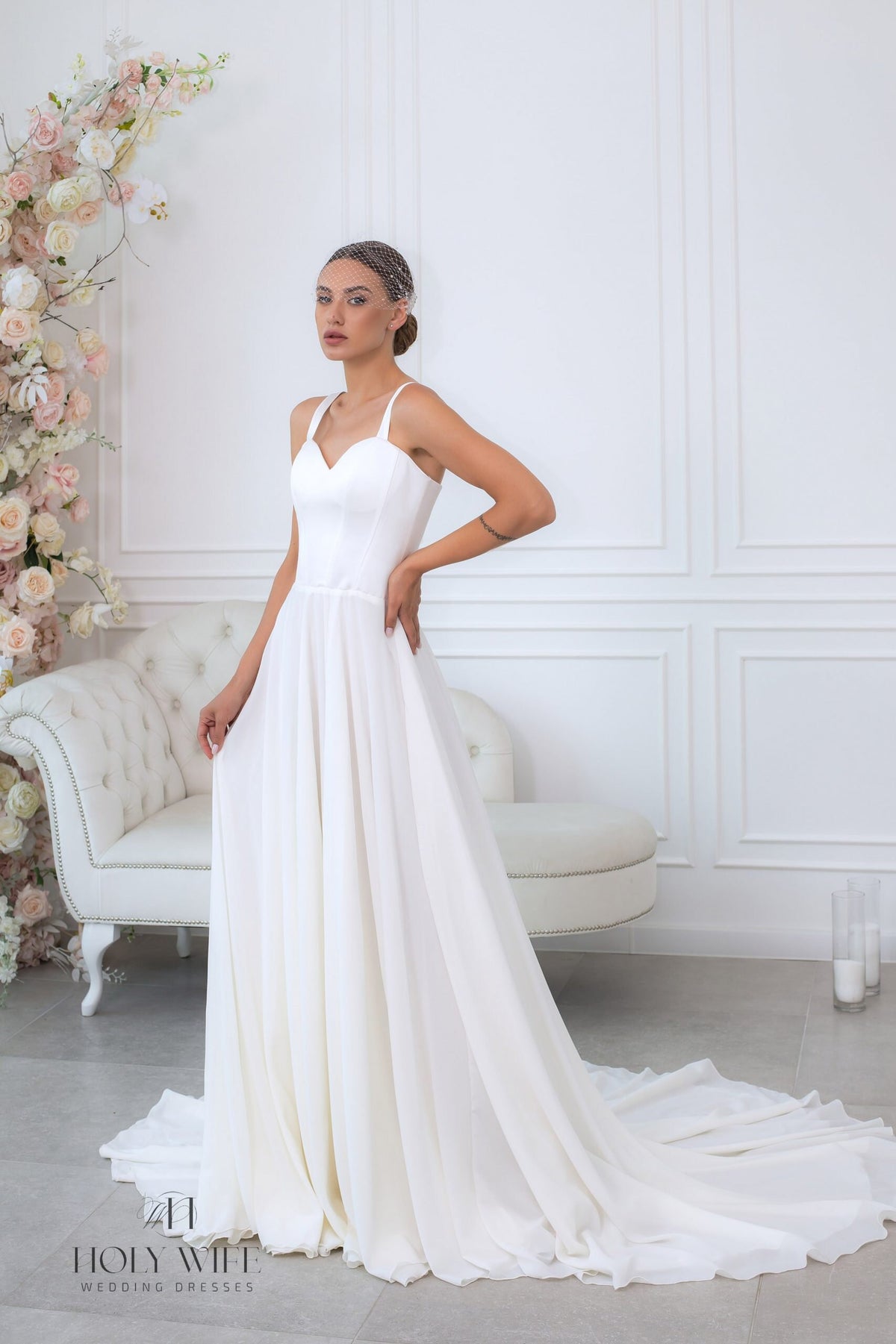 Classic Simple Sleeveless Aline Wedding Dress Thick Strap Bridal Gown Chiffon Train Sweetheart Neckline Minimalist Design Corset Back