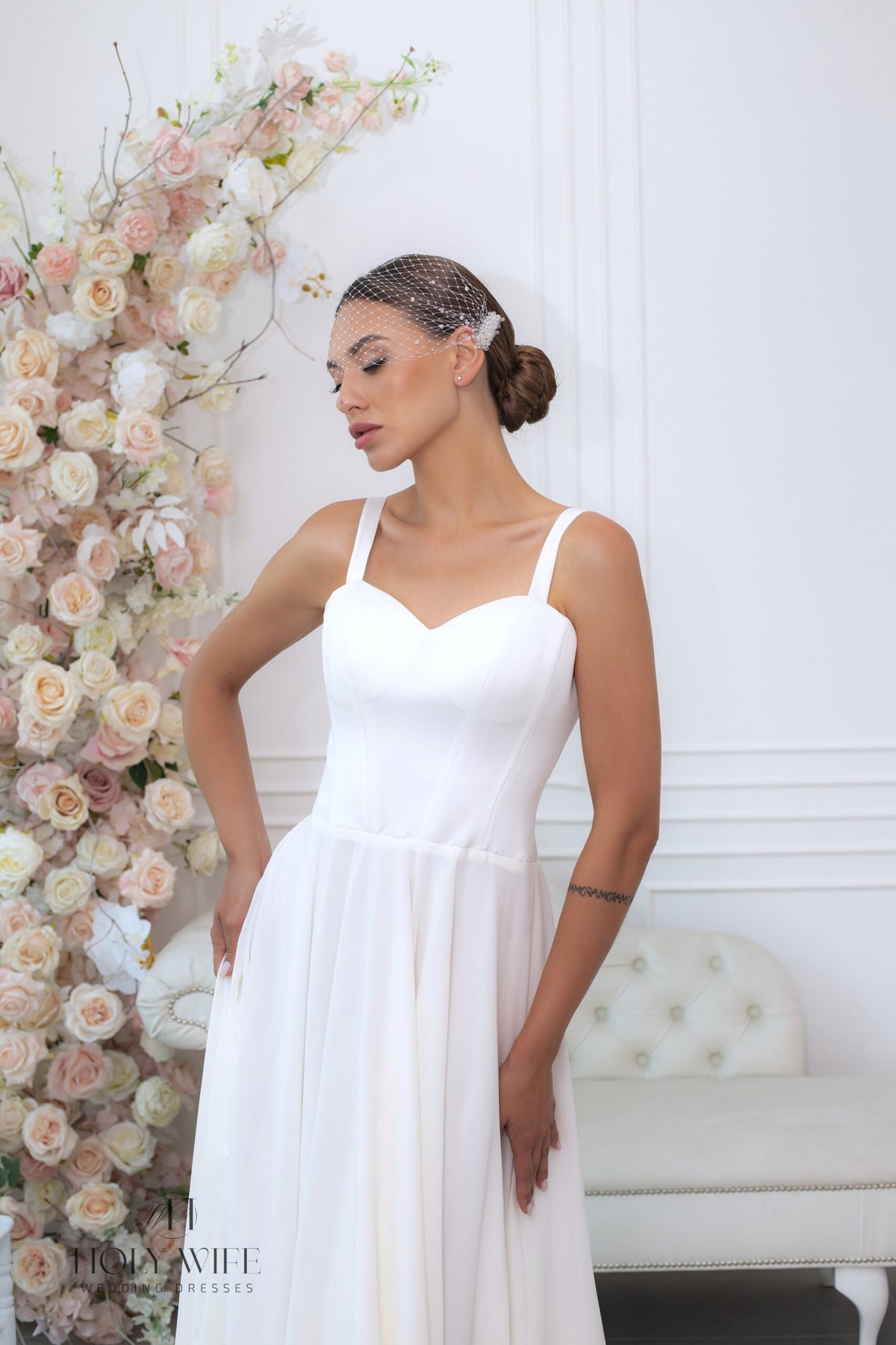 Classic Simple Sleeveless Aline Wedding Dress Thick Strap Bridal Gown Chiffon Train Sweetheart Neckline Minimalist Design Corset Back