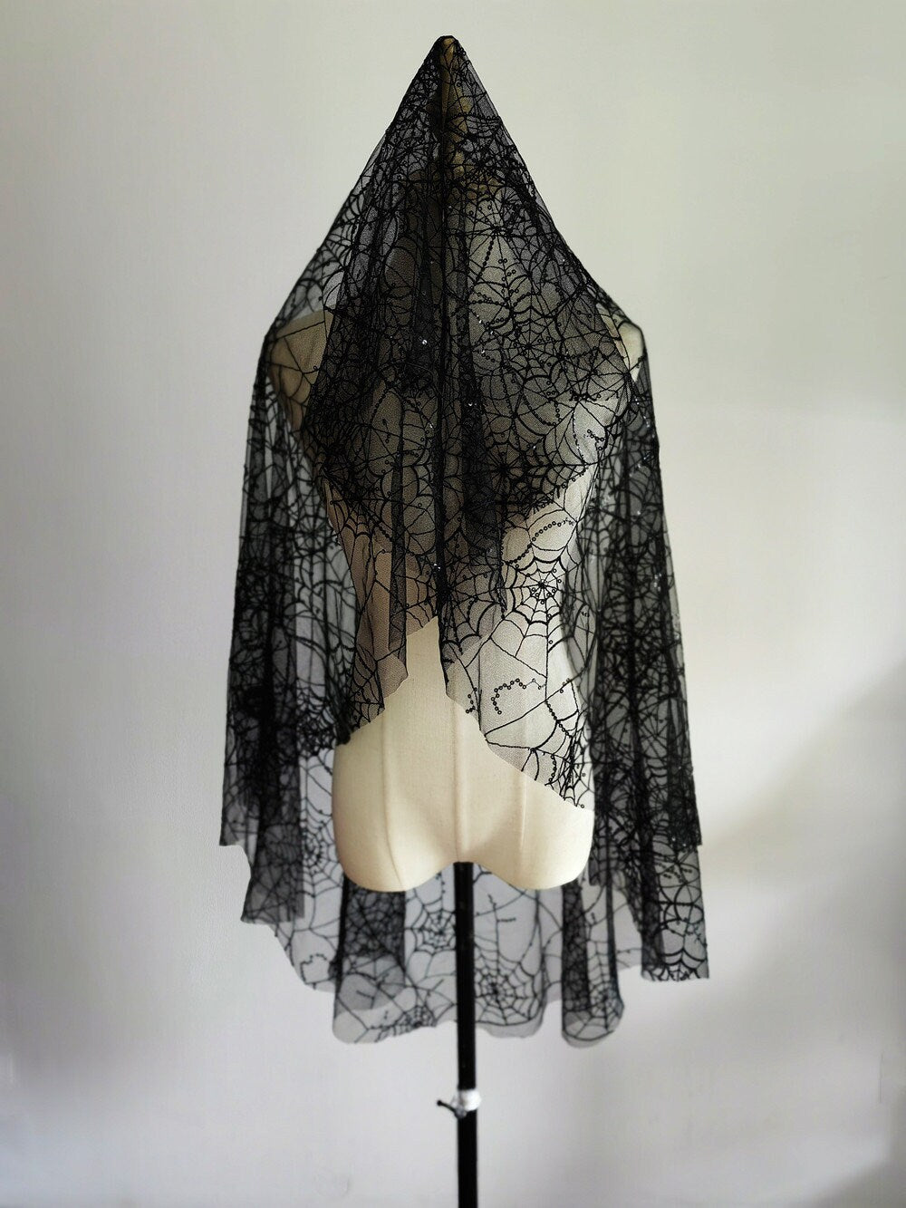 Unconventional Gothic Black Halloween Spider Web Embroidery Lace Short Veil for Bride Wedding Unique Design Sparkle