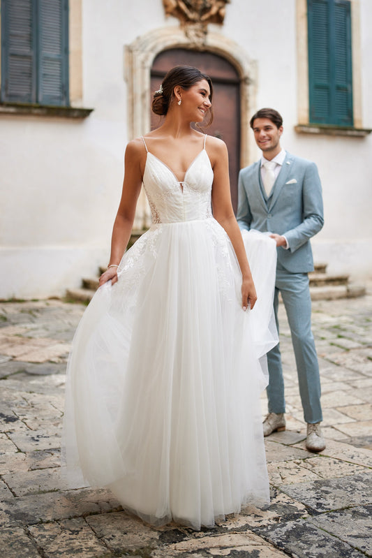 Modern Style Wedding Dress Bridal Gown Pleated Bodice V Neckline Sleeveless Aline Style Open V Back Tulle Skirt Lace Appliques with Straps