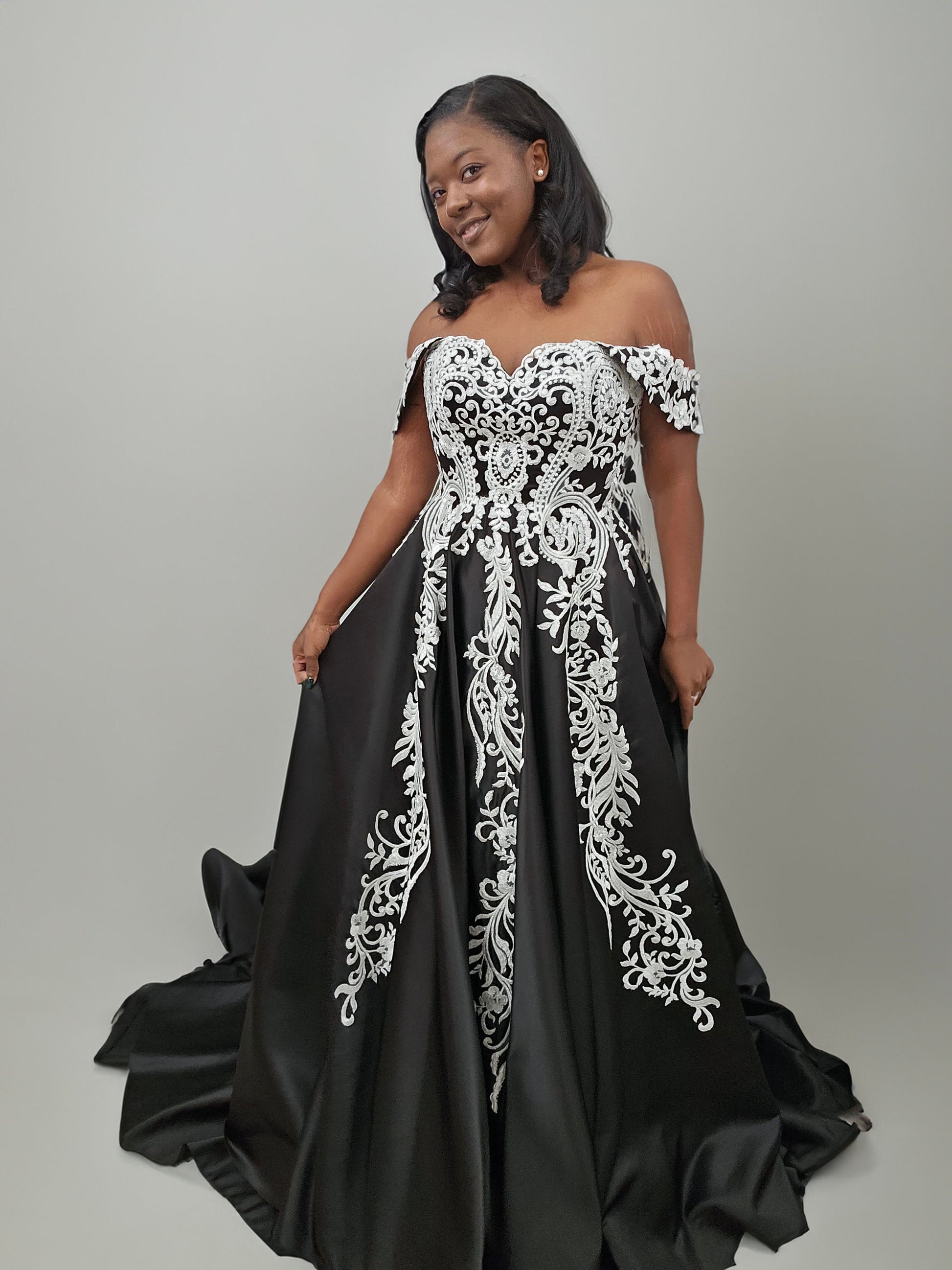 Raven's Embrace size 14 A & M Enterprises Bridal Raven's Embrace size 14 A & M Enterprises Bridal