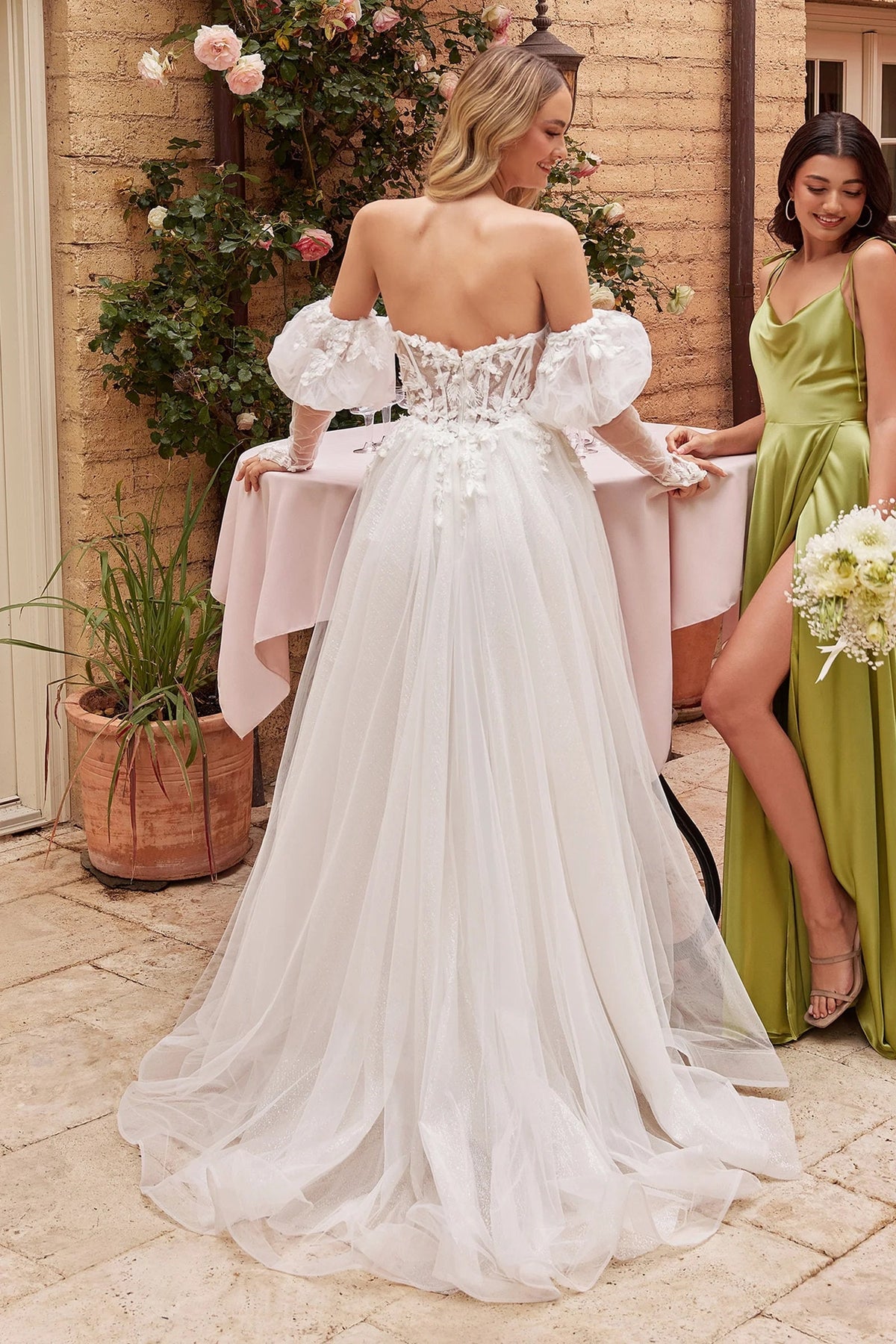 Romantic Aline Wedding Dress 3D Lace Appliques Classic Silhouette Bridal Gown Side Slit Modern Style Strapless Sweetheart Plunge Neckline