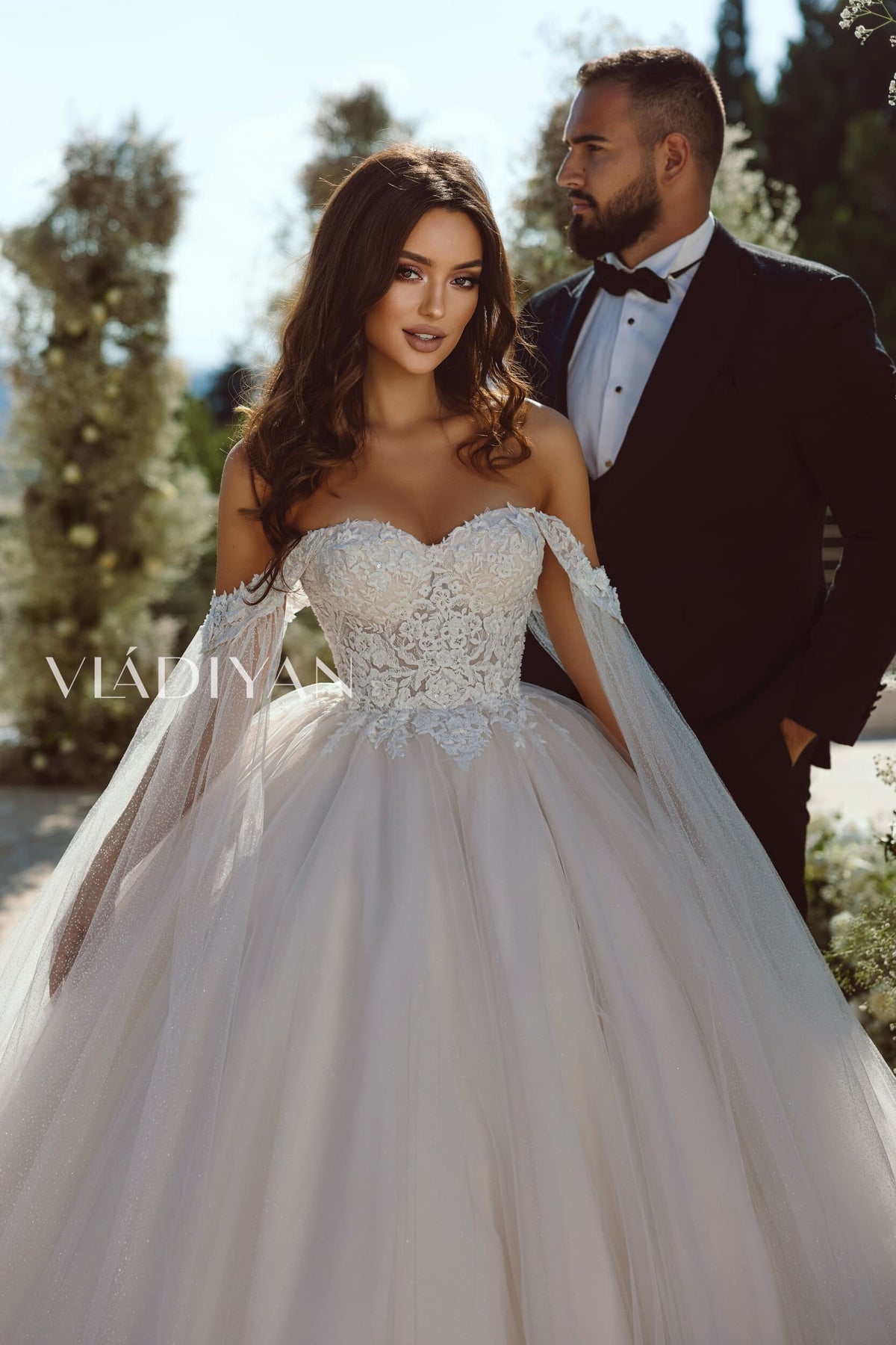 Princess Full Ball Gown Style Sweetheart Neckline Off The Shoulder Sleeves Strapless Sparkle Wedding Dress Bridal Gown Luxury Design